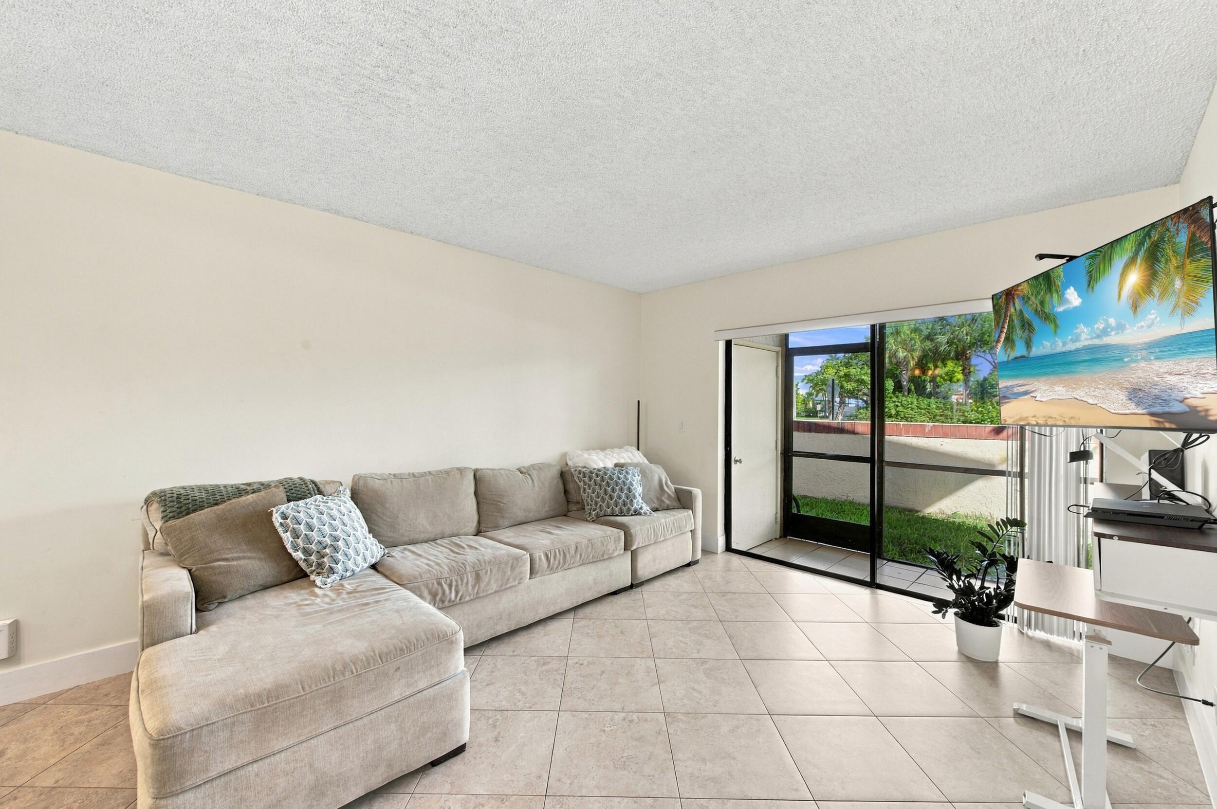 6585 Somerset Drive 102 Property Photo 8