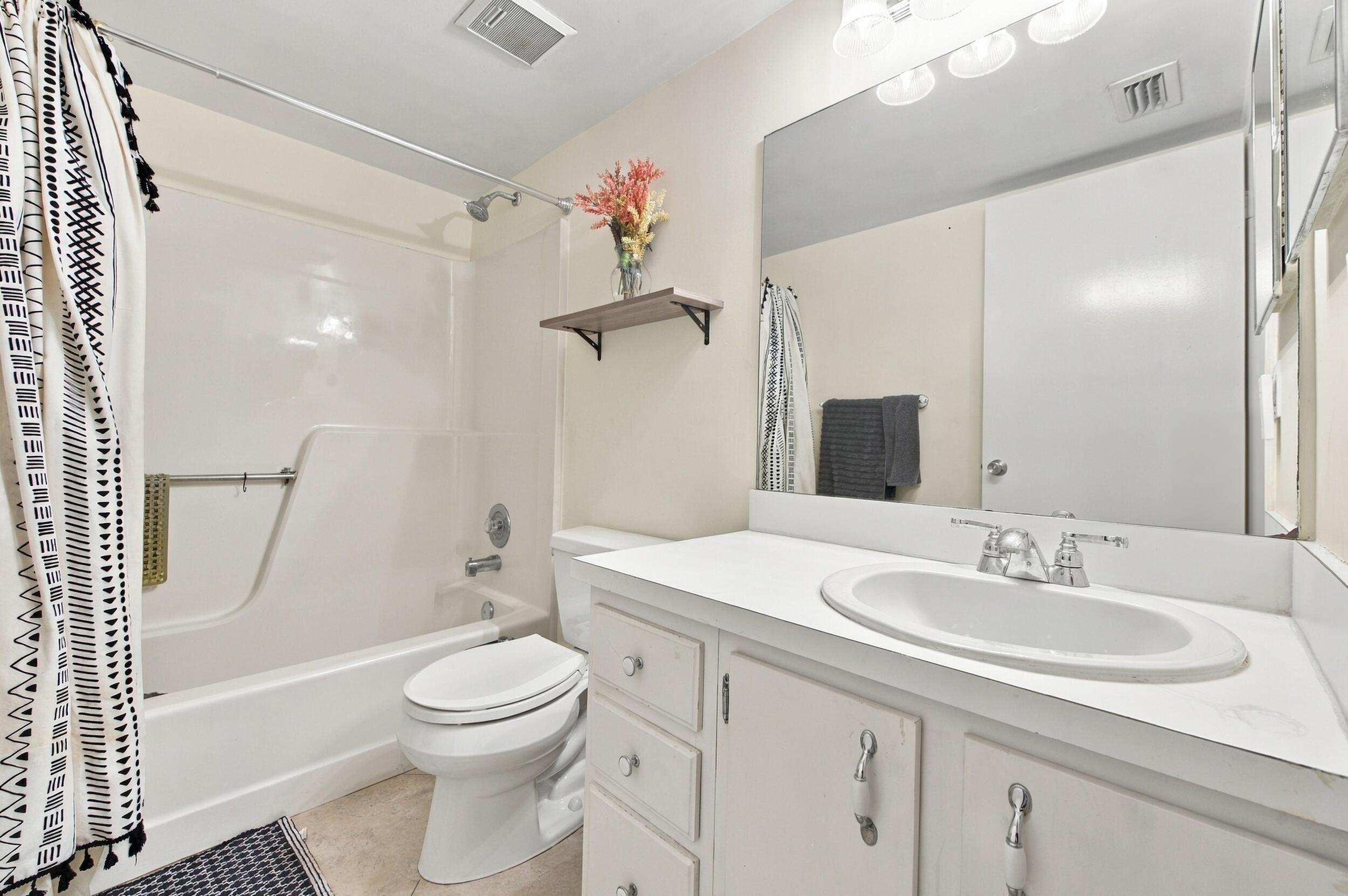 6585 Somerset Drive 102 Property Photo 17
