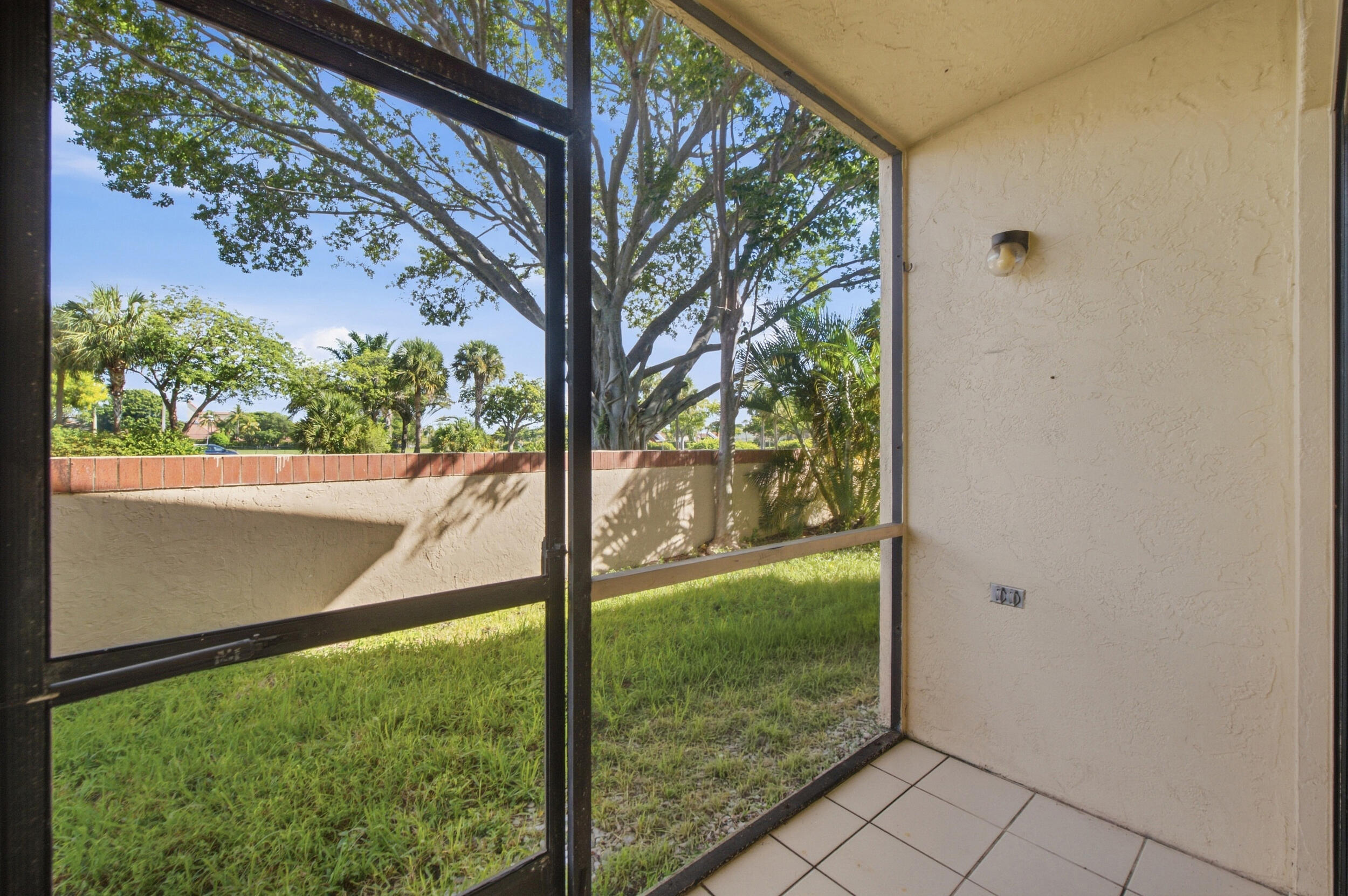 6585 Somerset Drive 102 Property Photo 18