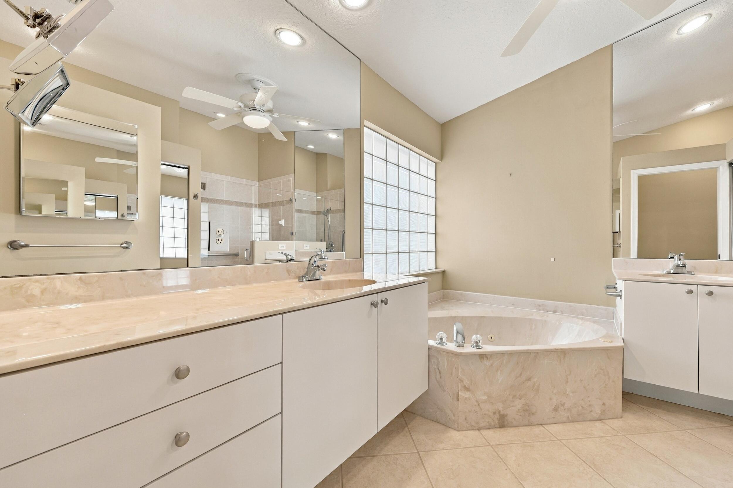 7118 Treviso Lane Property Photo 12
