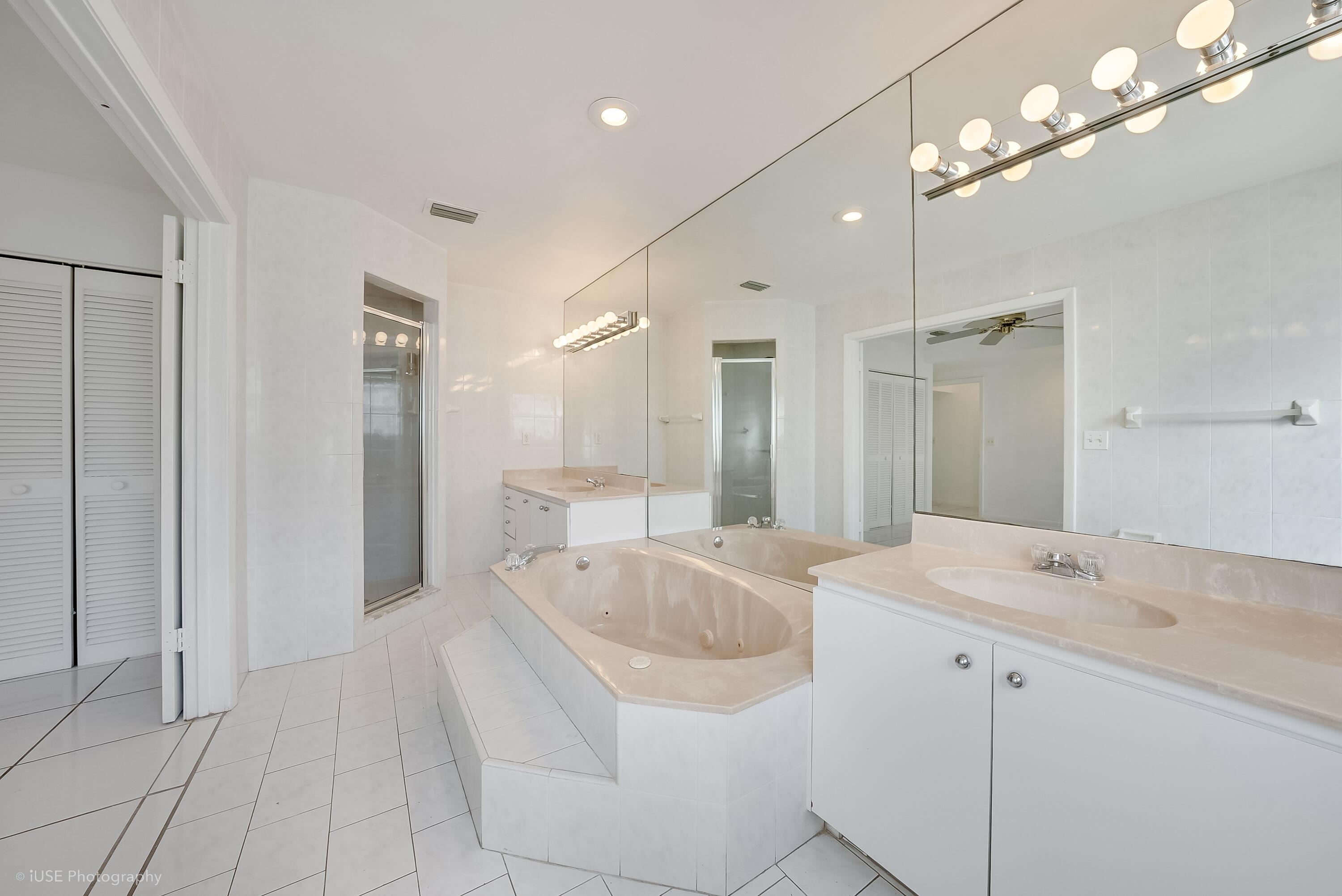 2141 Sw 23rd Avenue Property Photo 4