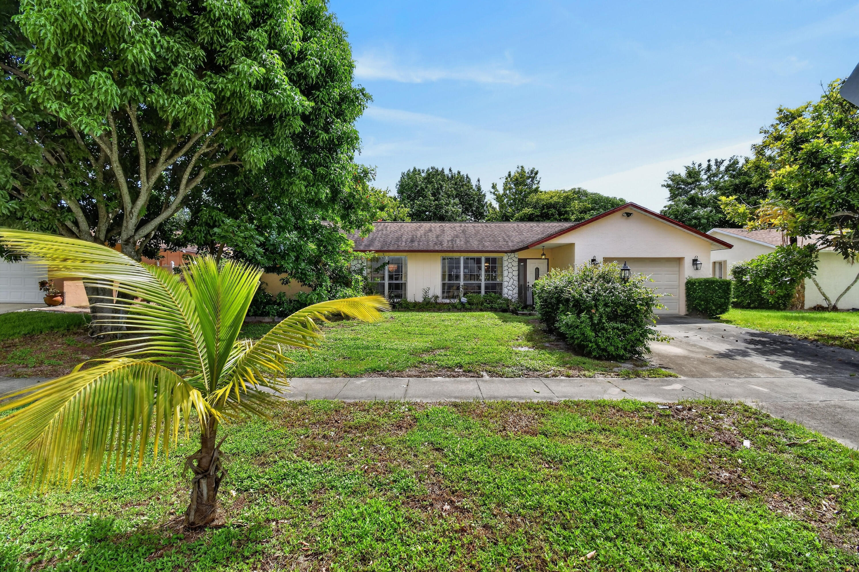 1102 Westchester Drive E Property Photo 1