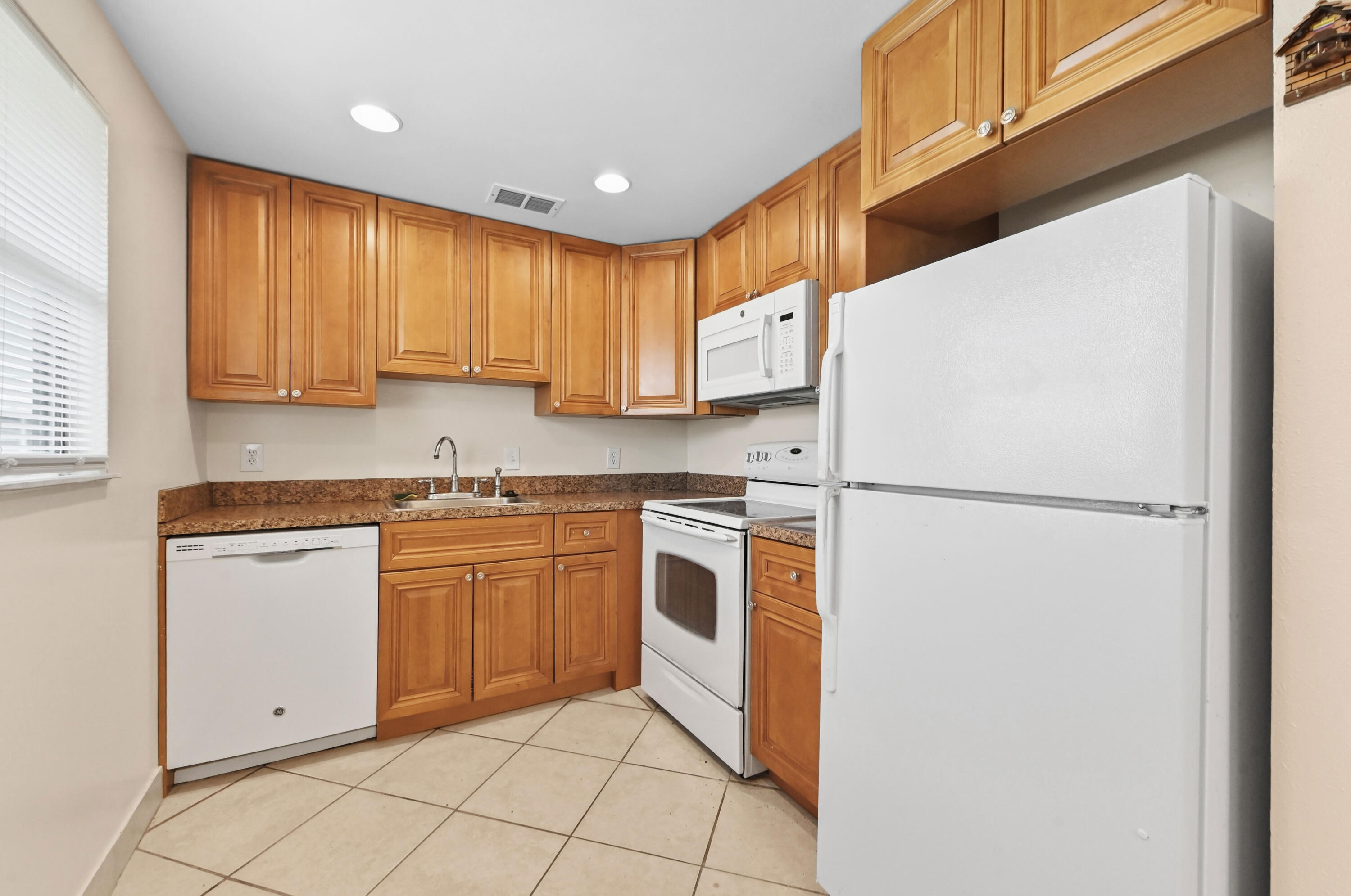 525 Monaco K Property Photo 4
