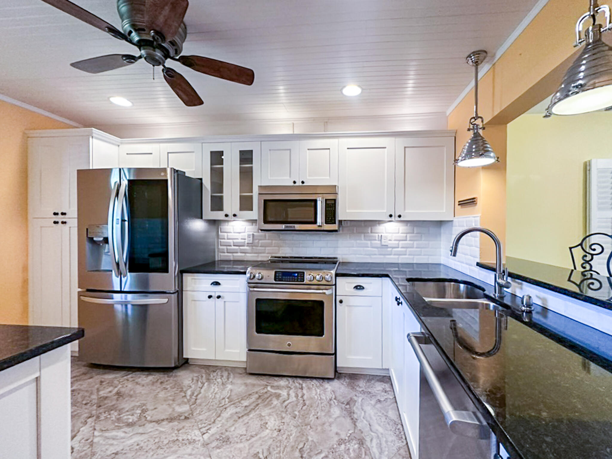 6303 Se Williamsburg Drive 201 Property Photo 5