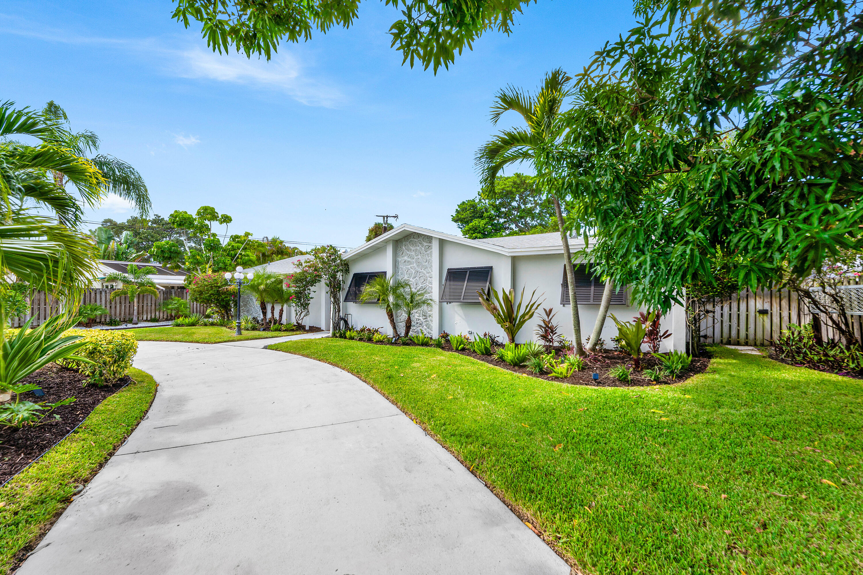 317 Daly Road Property Photo 1