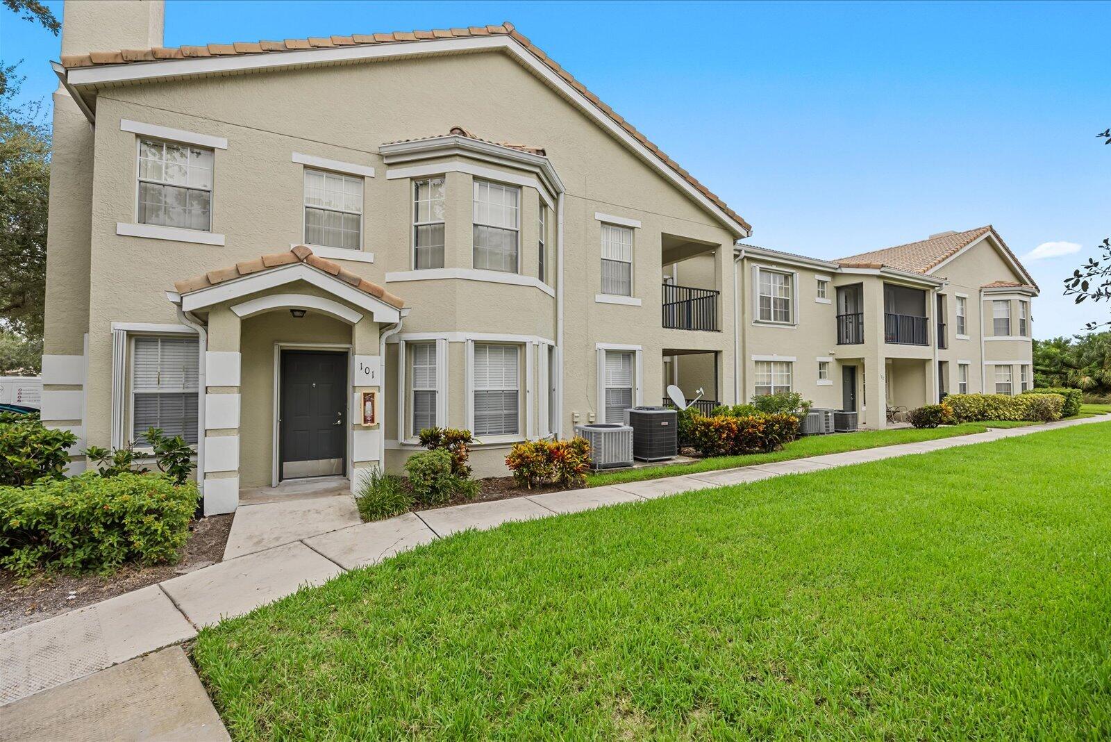128 SW Peacock Boulevard 15-101 Property Photo 1
