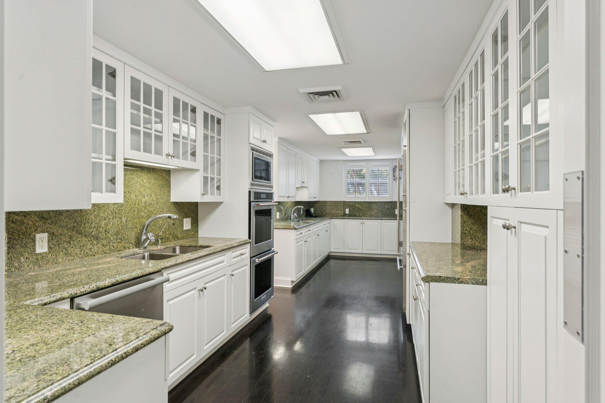 425 Worth Avenue 2f Property Photo 19