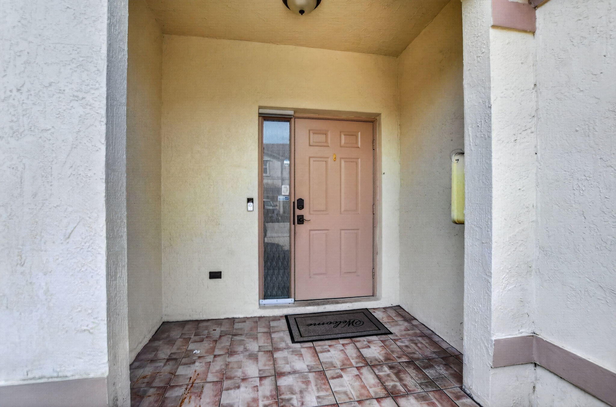2557 Riverside Drive Property Photo 4