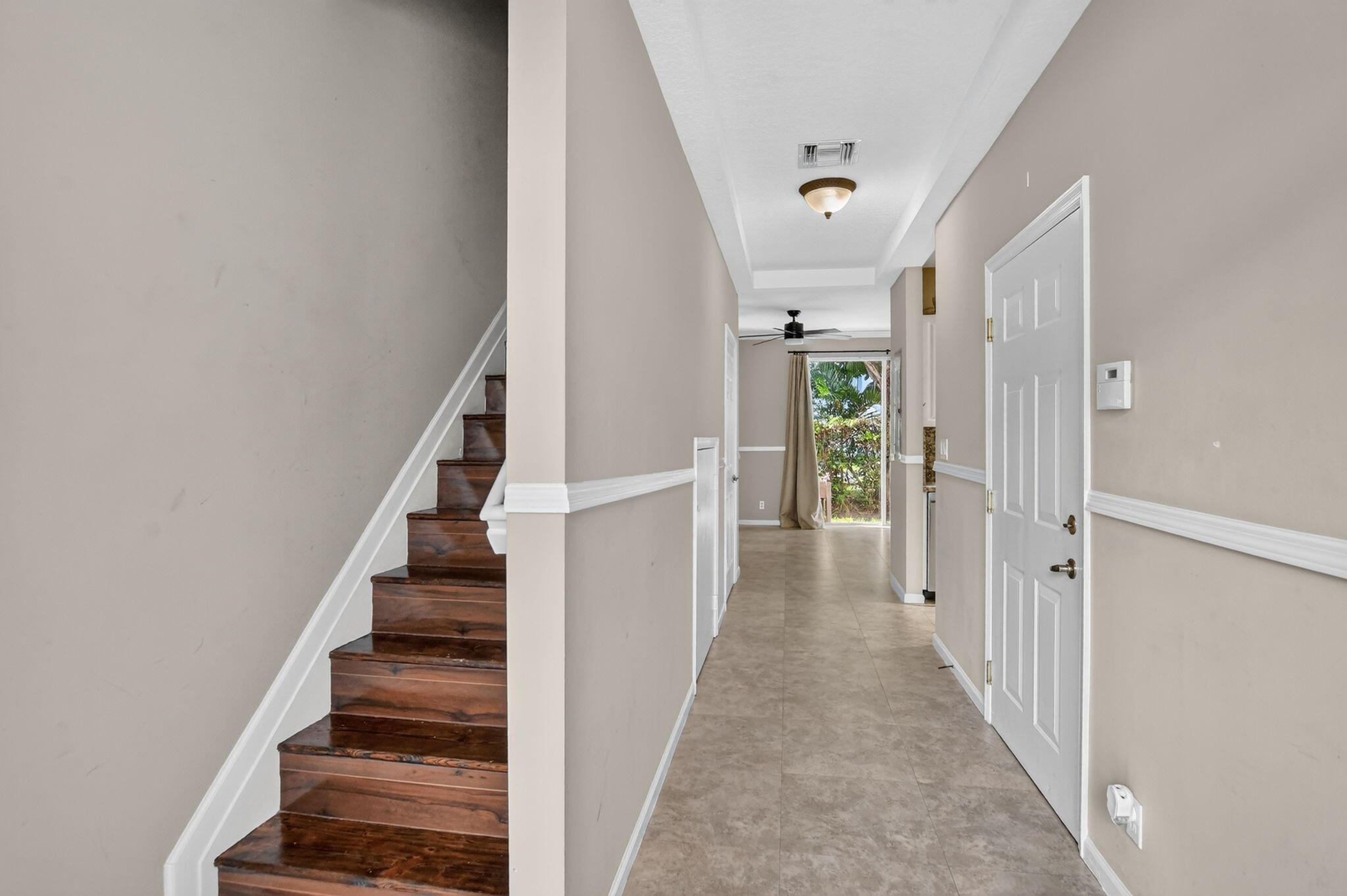 2557 Riverside Drive Property Photo 5