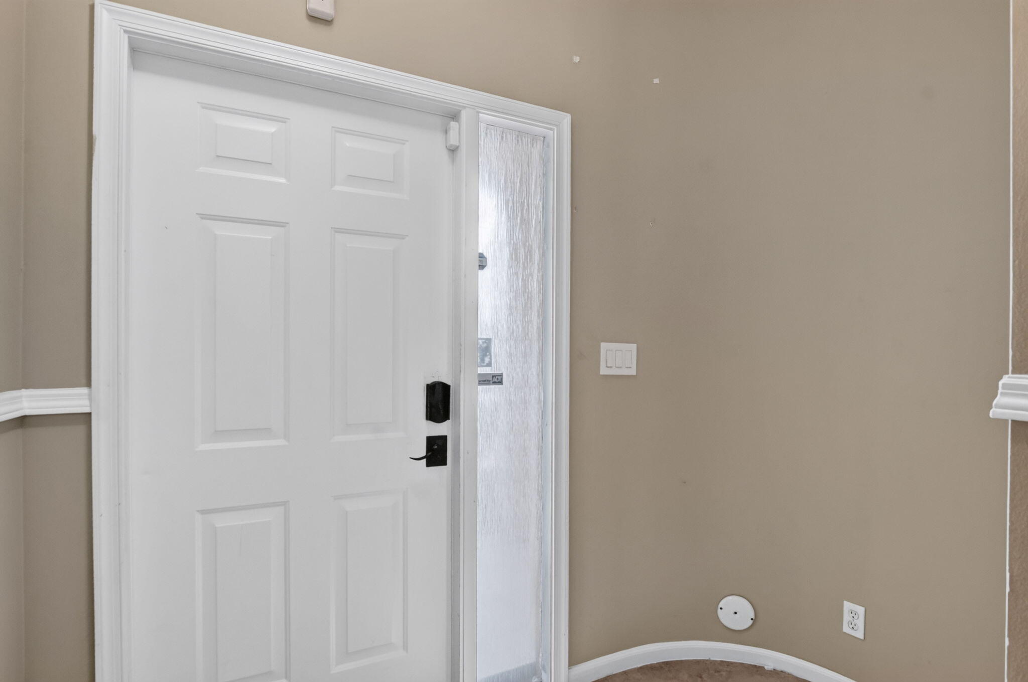 2557 Riverside Drive Property Photo 6
