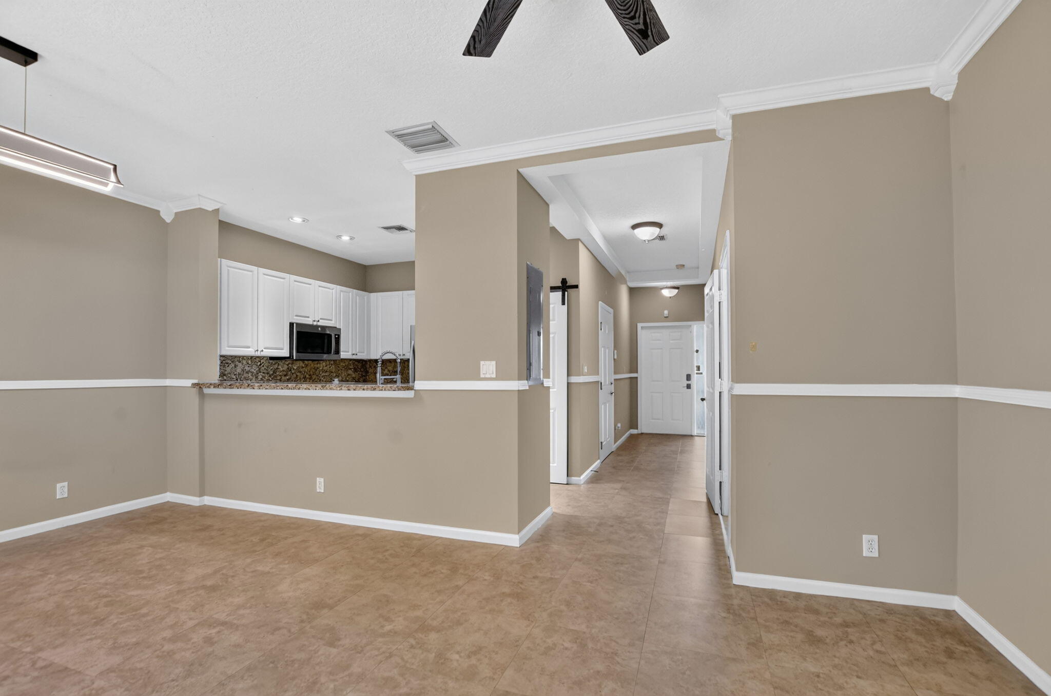 2557 Riverside Drive Property Photo 12