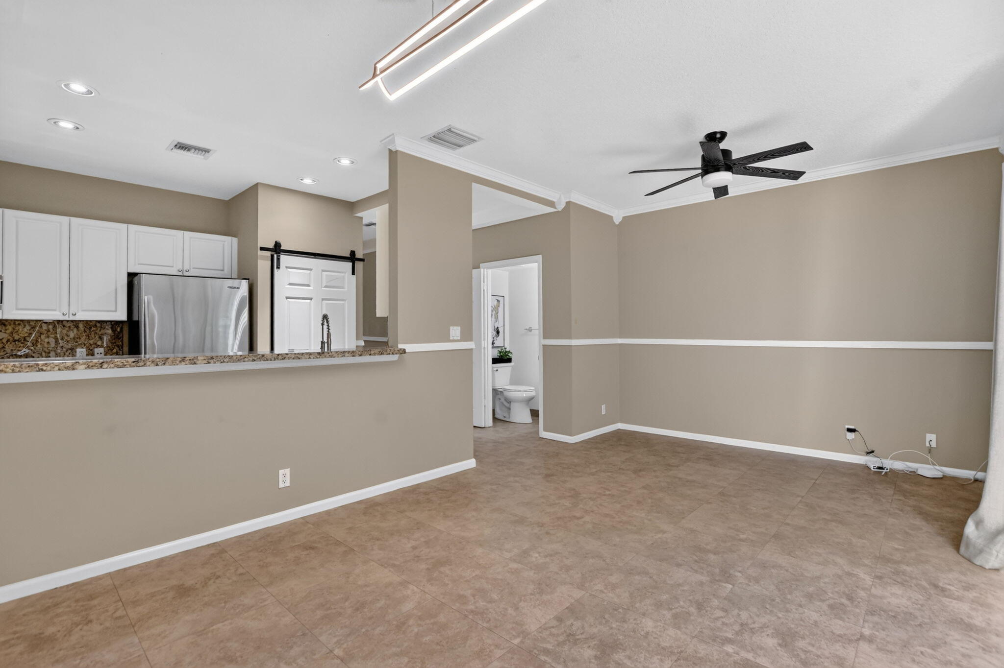 2557 Riverside Drive Property Photo 13