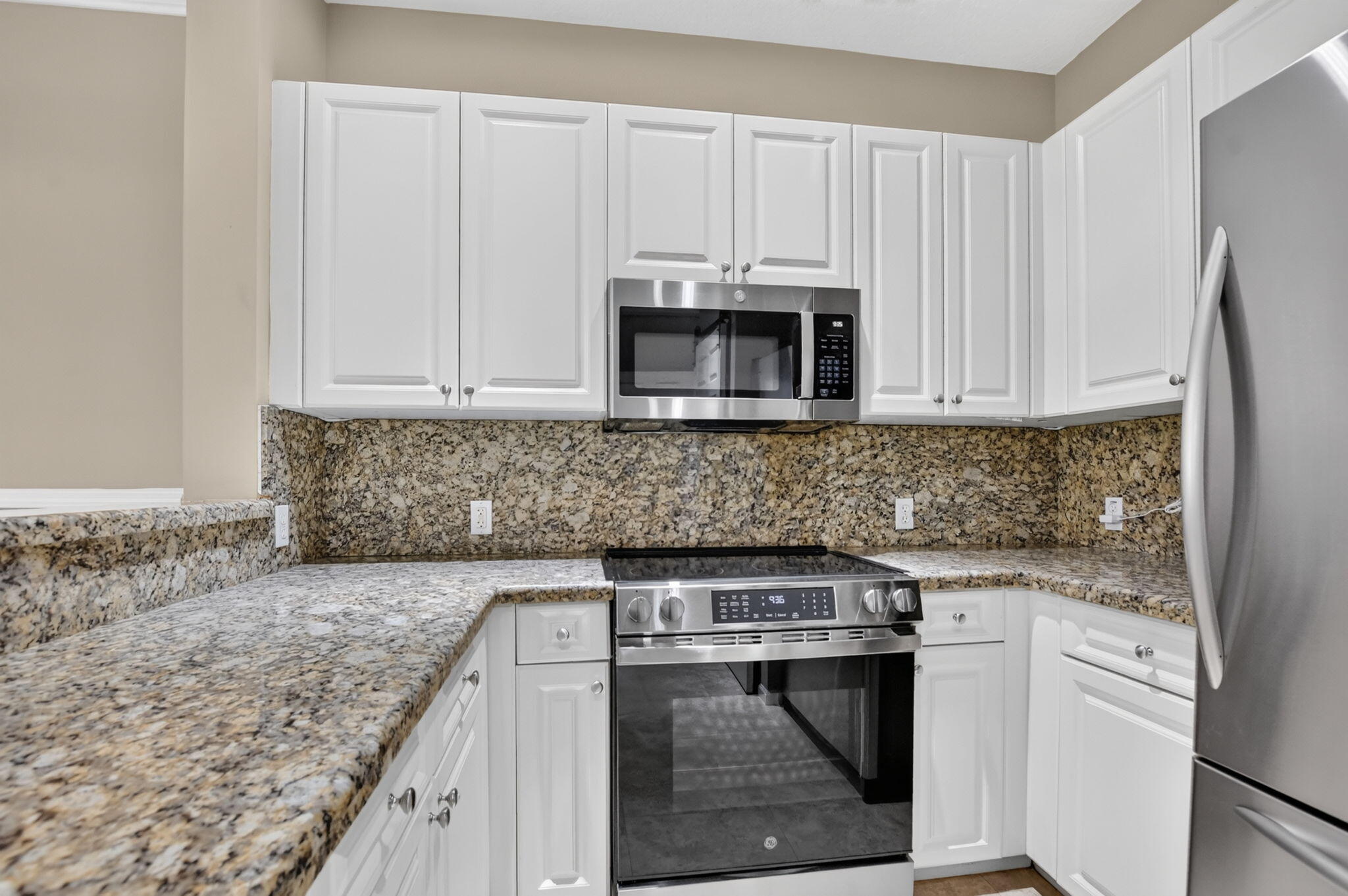 2557 Riverside Drive Property Photo 16