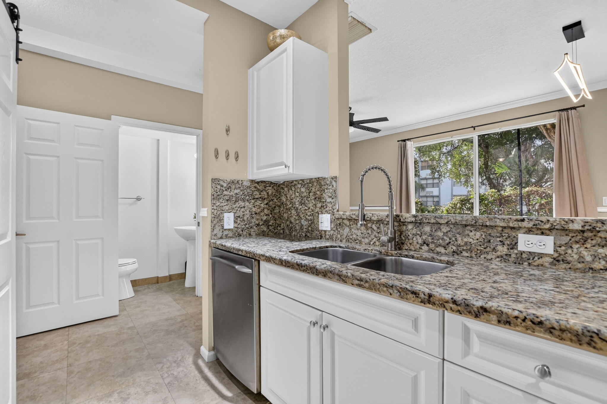2557 Riverside Drive Property Photo 17