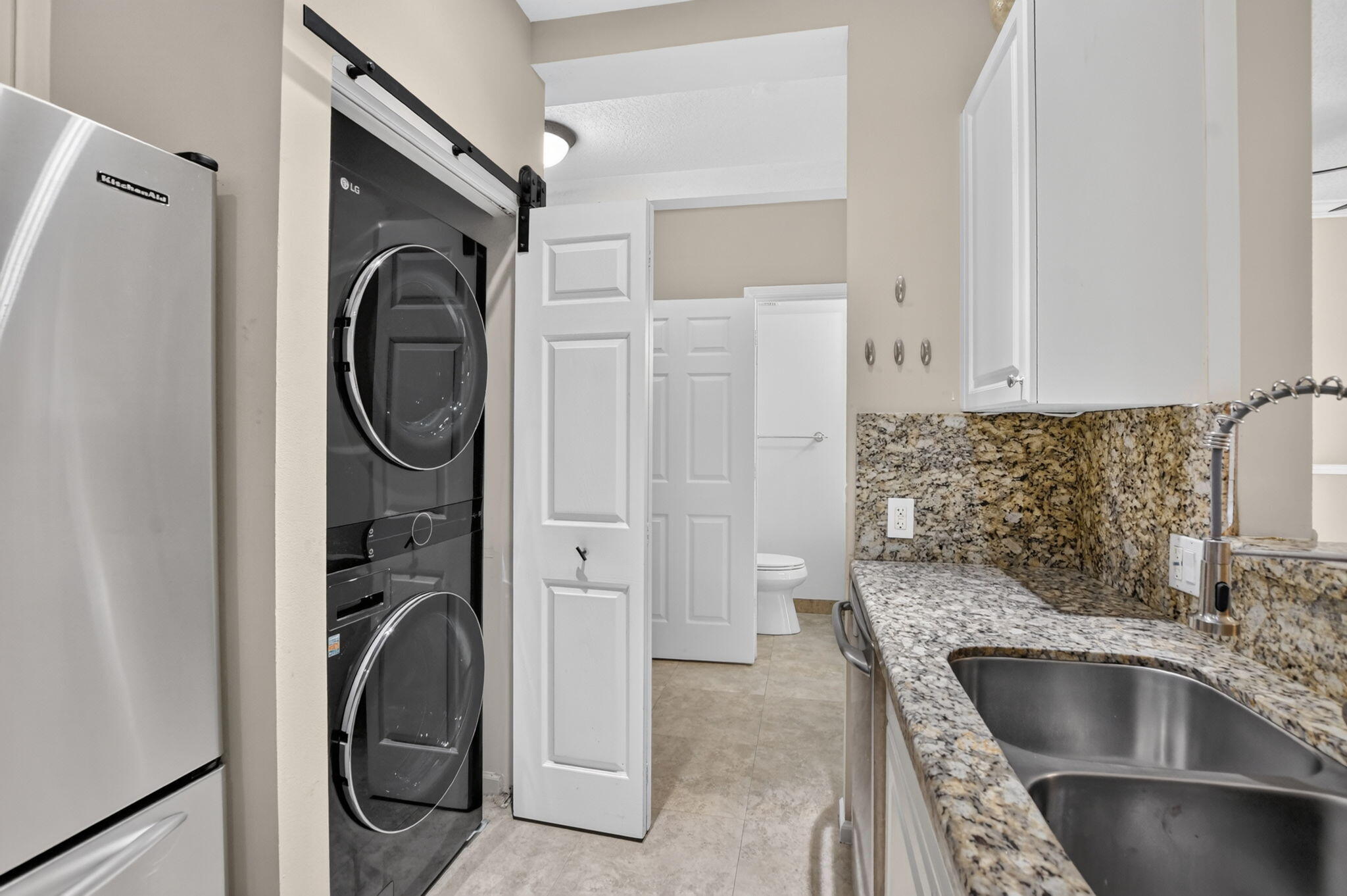 2557 Riverside Drive Property Photo 18
