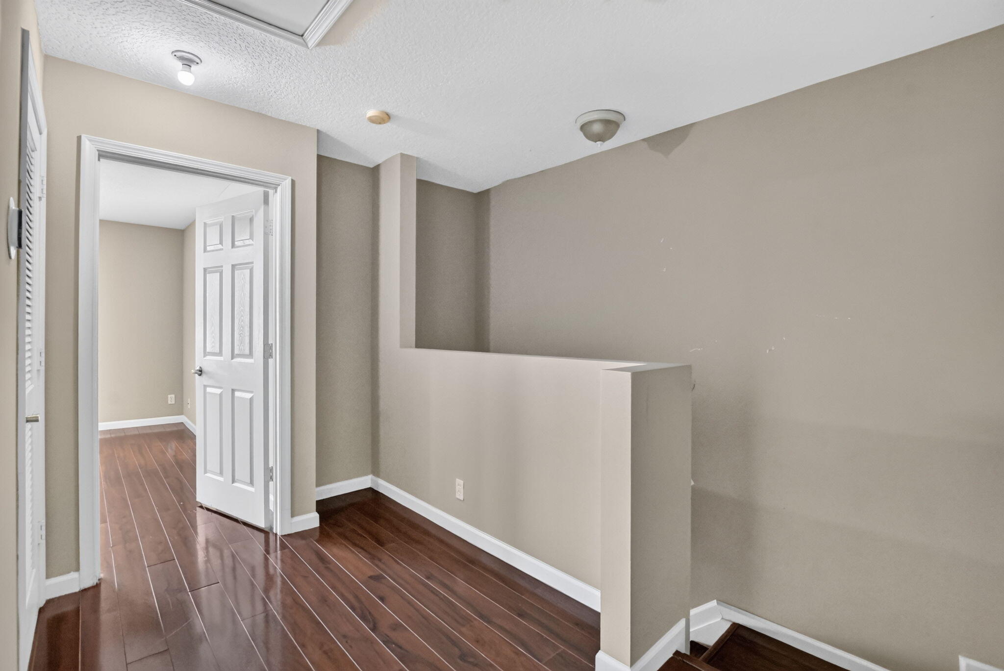 2557 Riverside Drive Property Photo 19