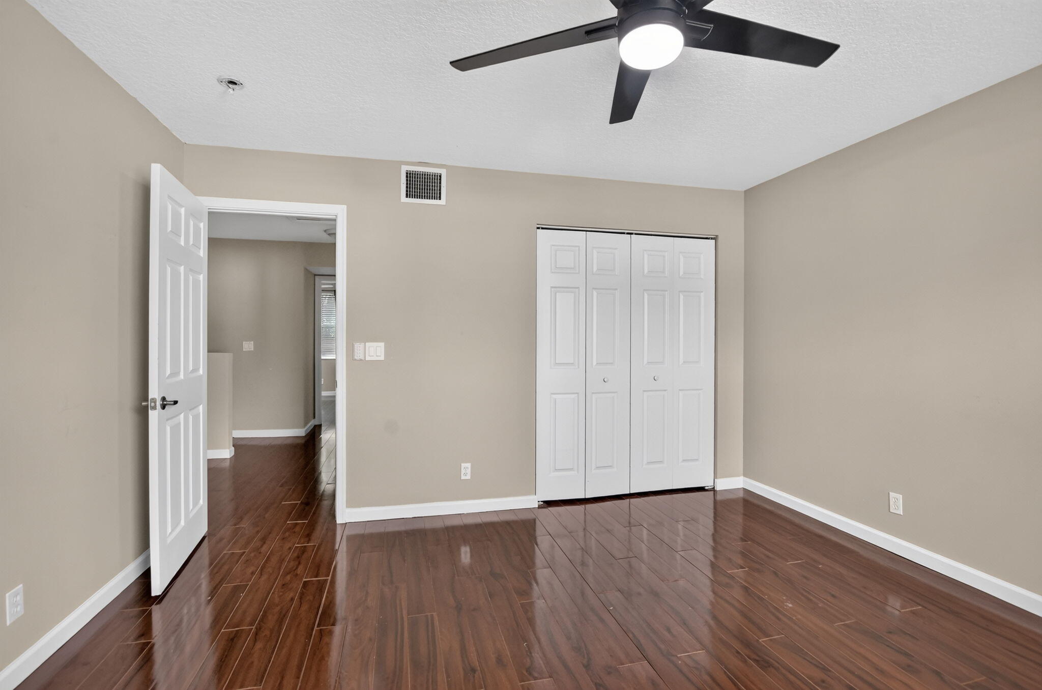 2557 Riverside Drive Property Photo 23