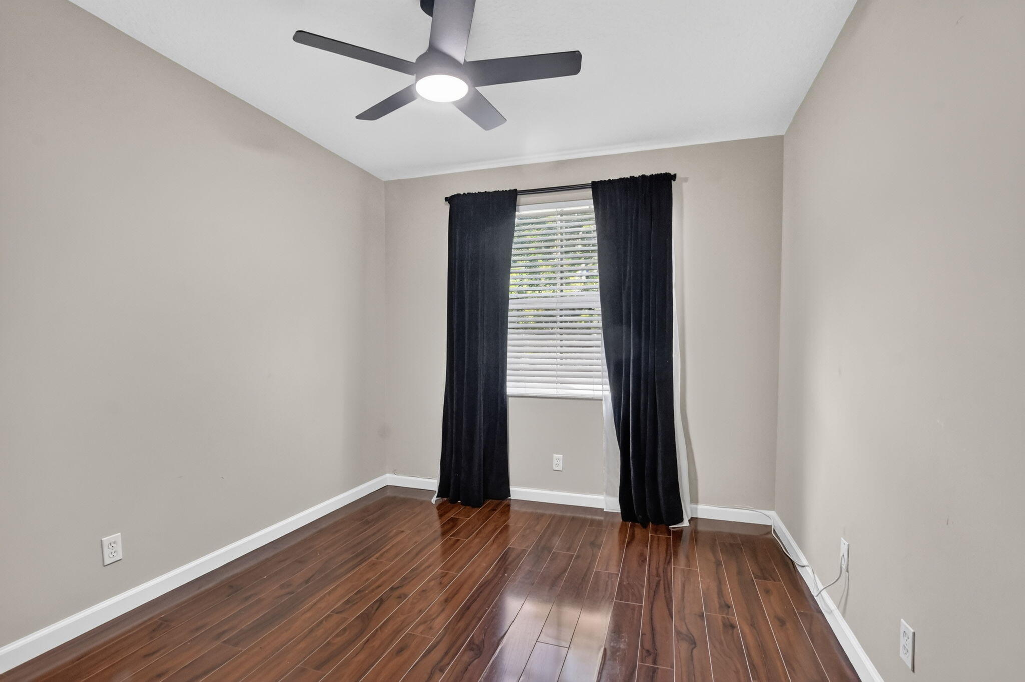 2557 Riverside Drive Property Photo 27