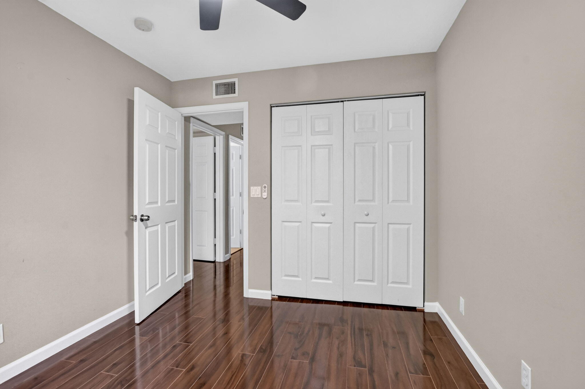 2557 Riverside Drive Property Photo 28