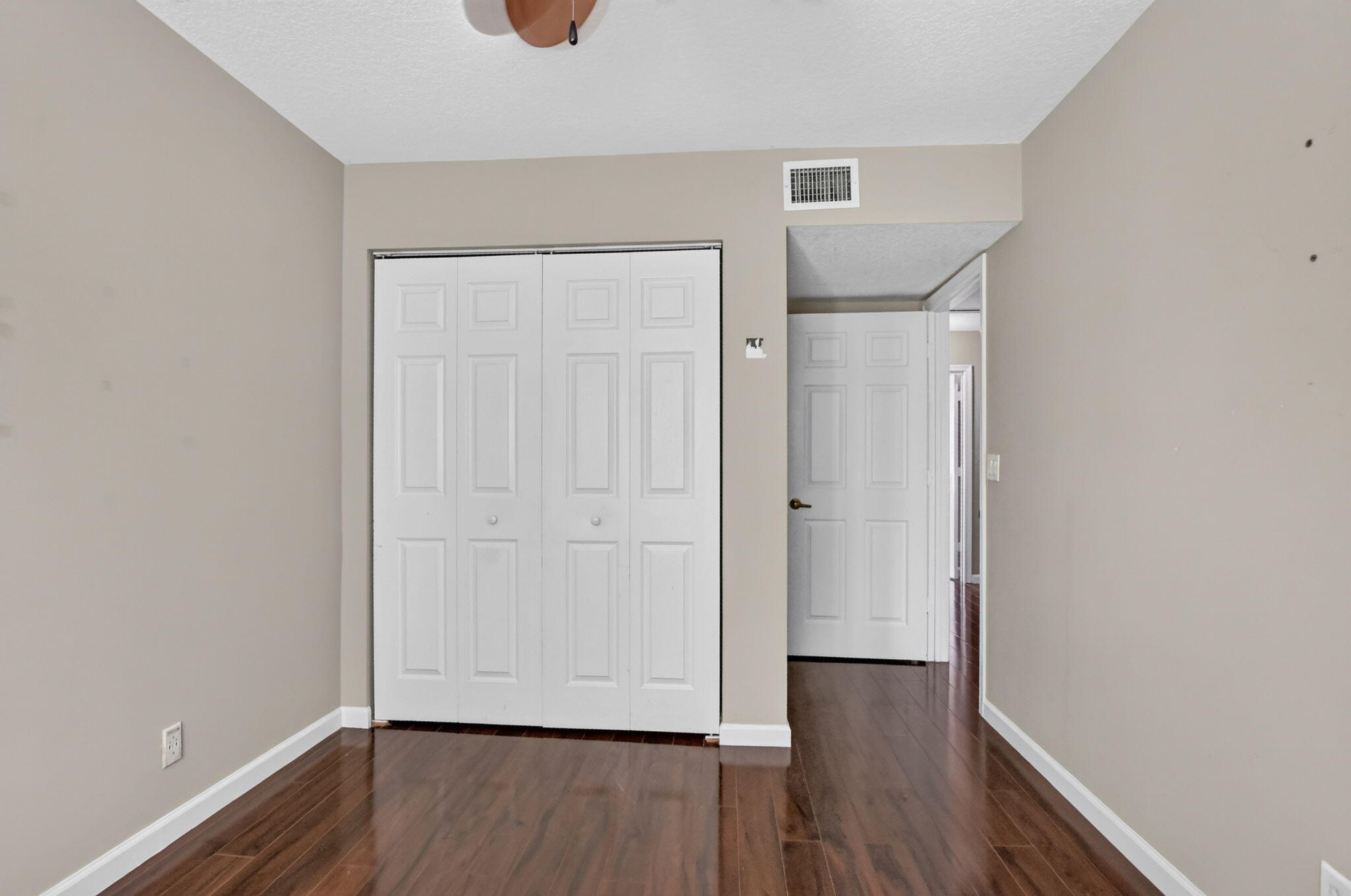 2557 Riverside Drive Property Photo 33
