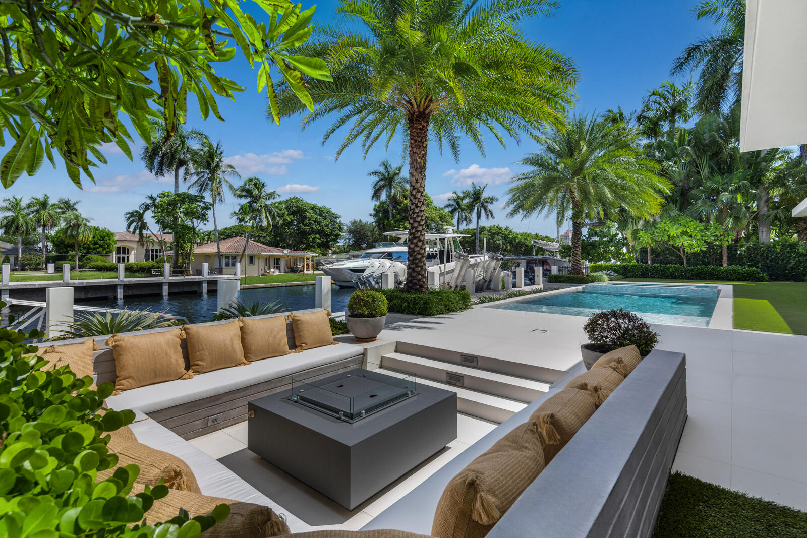 2423 Castilla Isle Property Photo 1