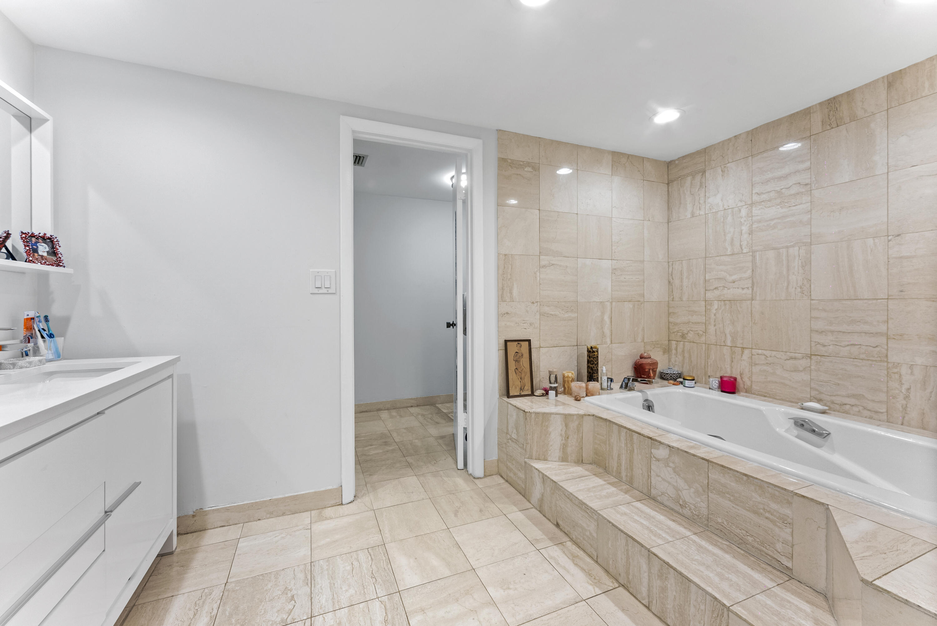 2155 S Ocean Boulevard 11 Property Photo 19