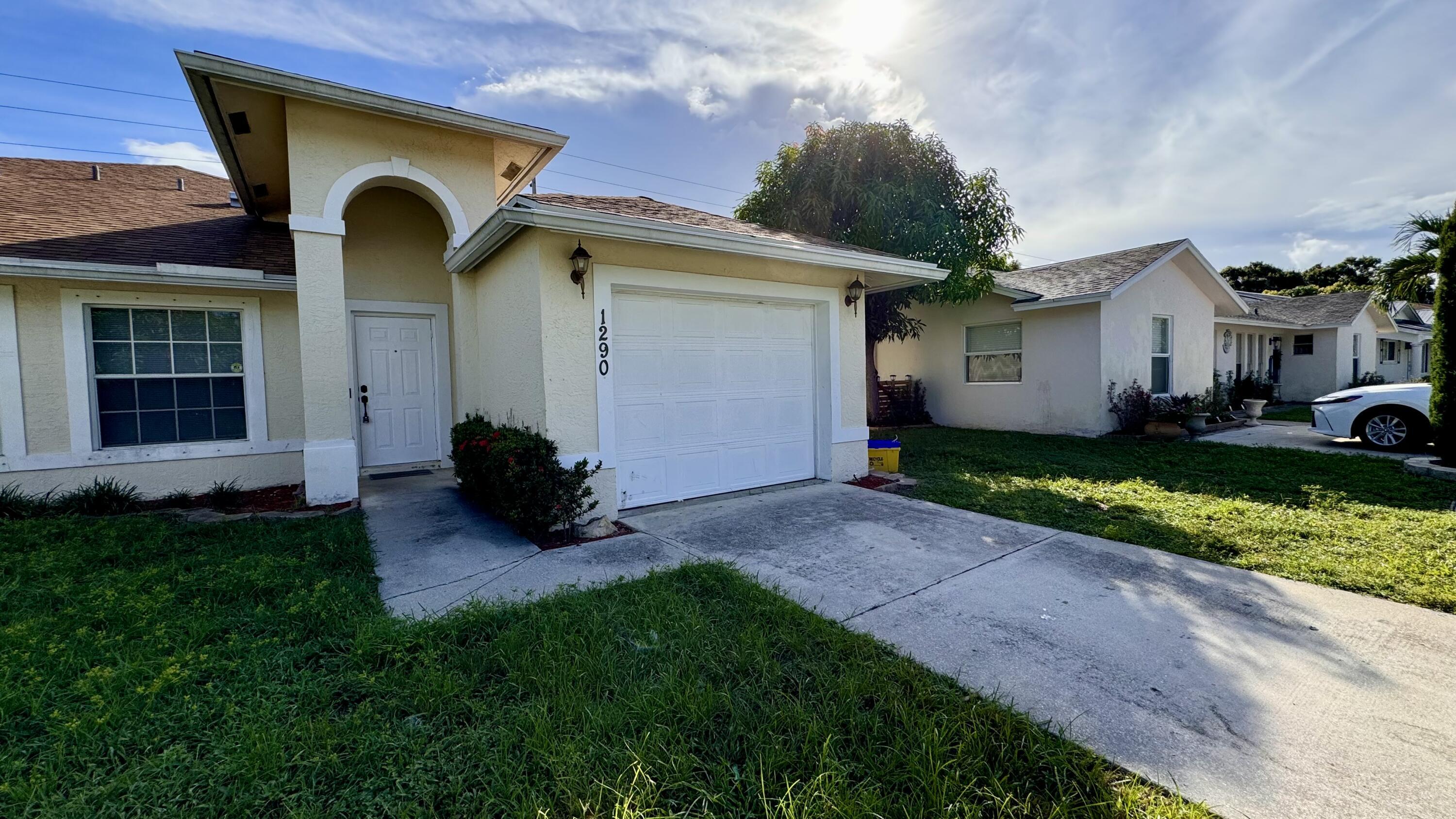 1290 Riverside Circle Property Photo 1