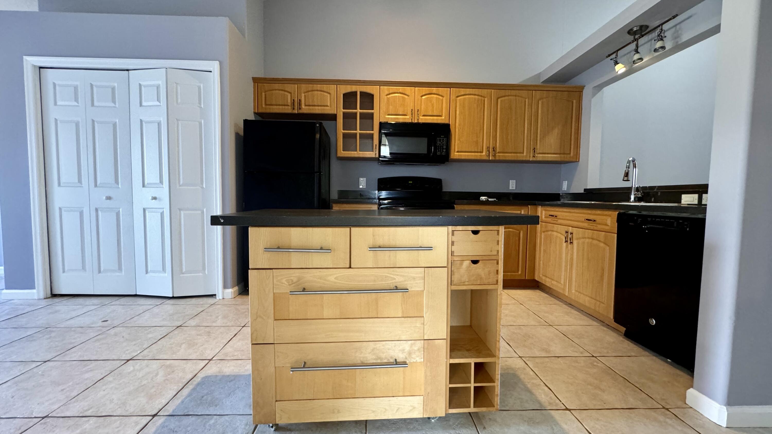 1290 Riverside Circle Property Photo 3