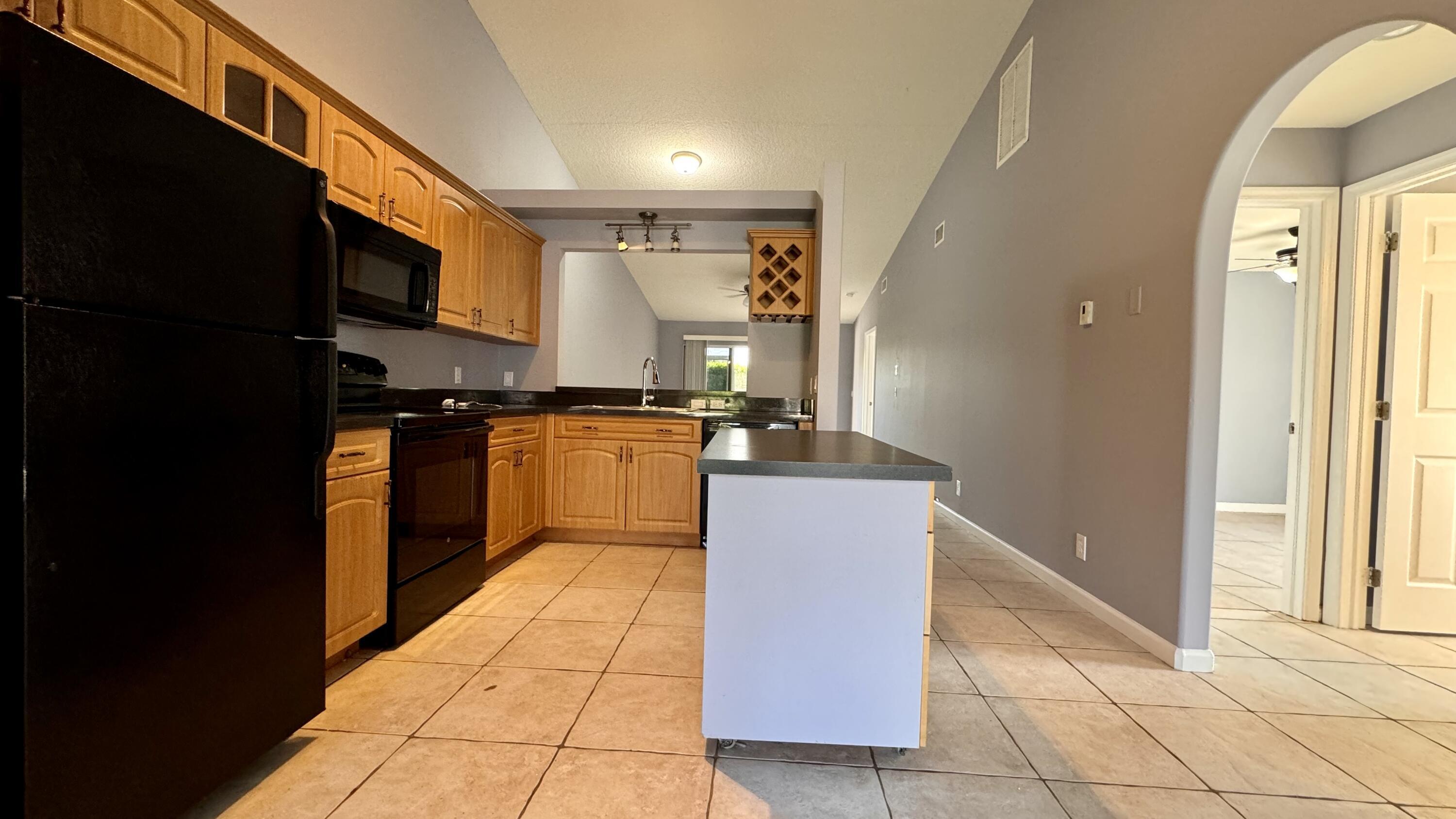 1290 Riverside Circle Property Photo 5