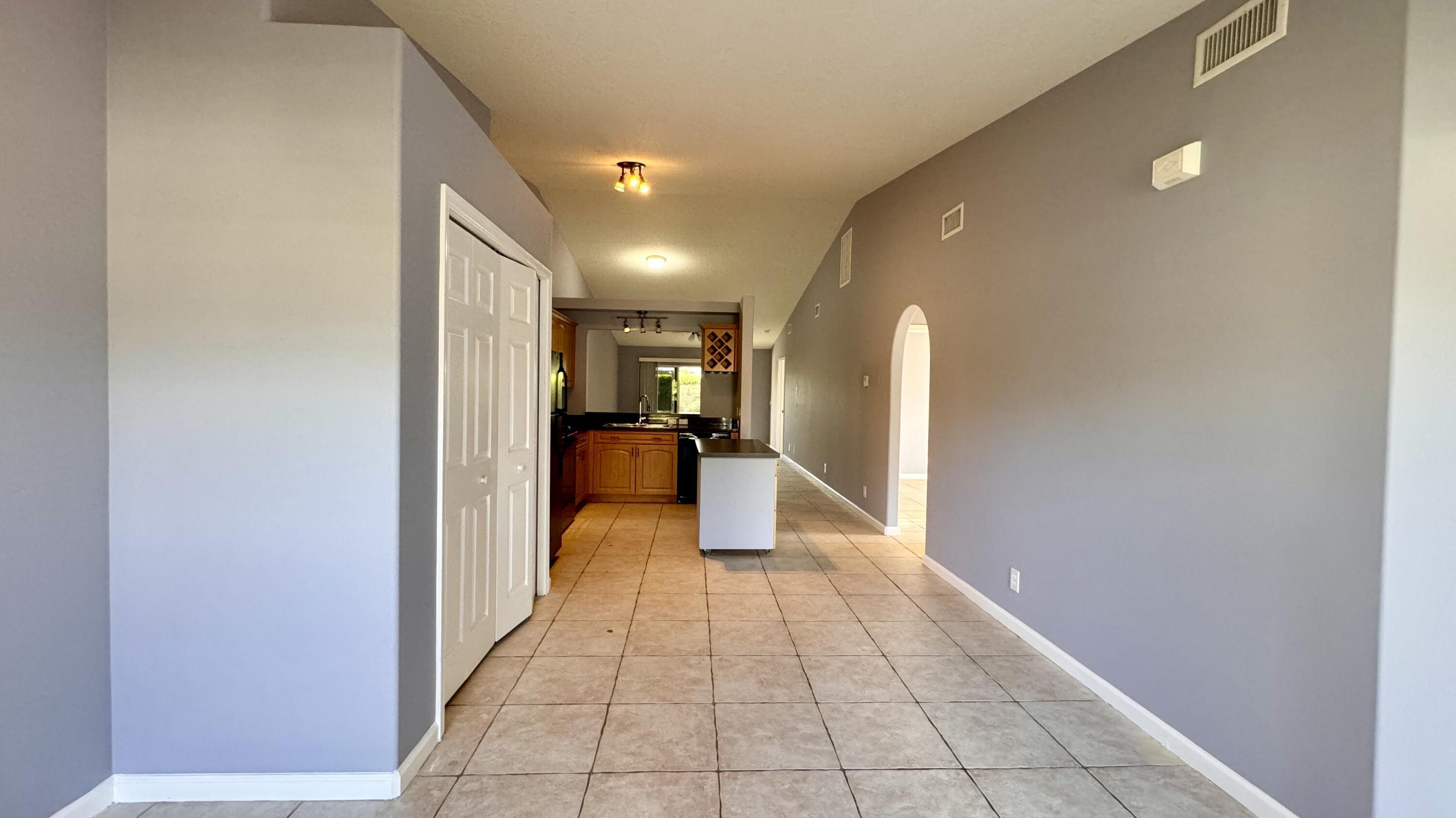1290 Riverside Circle Property Photo 6