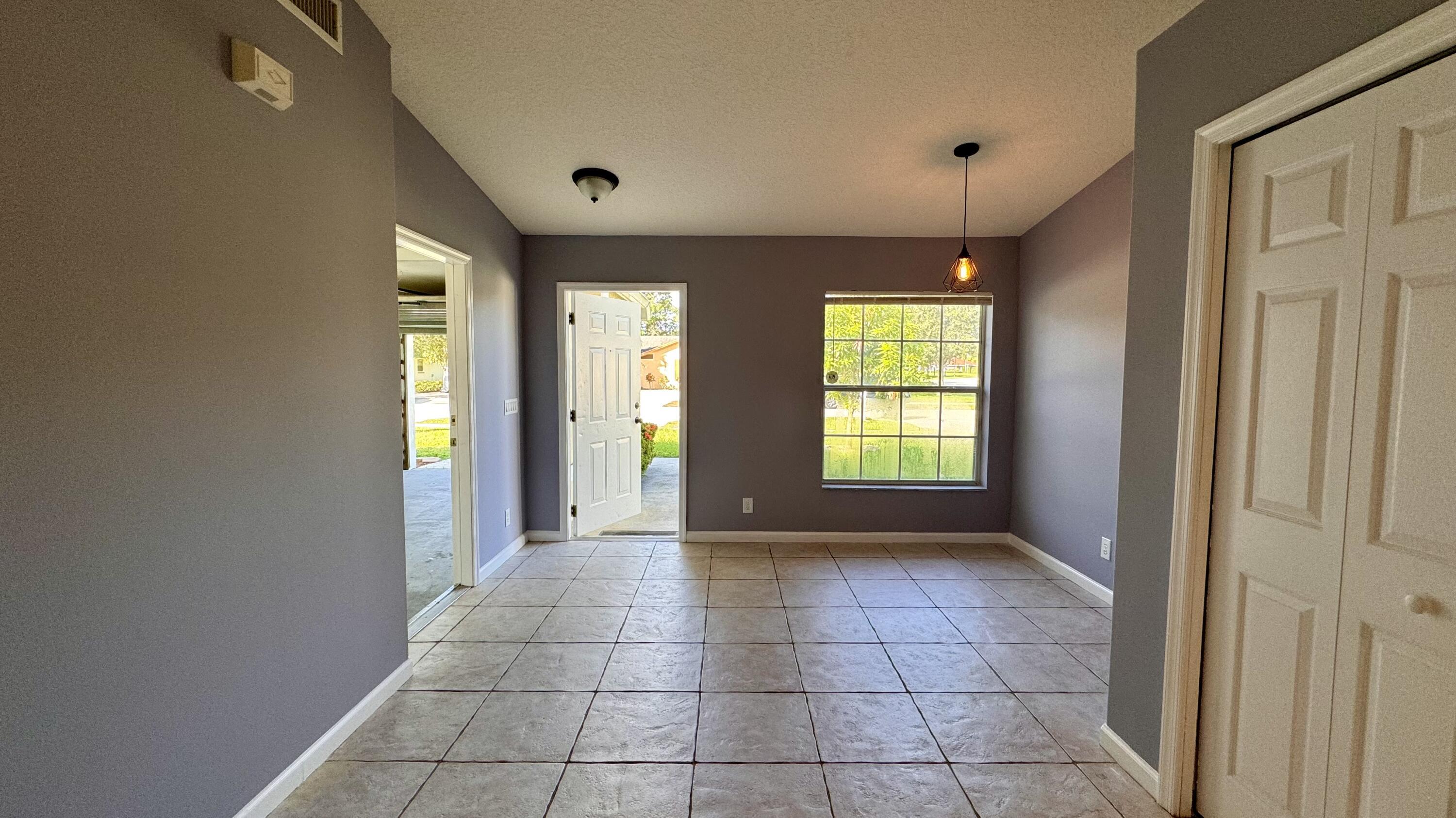 1290 Riverside Circle Property Photo 7