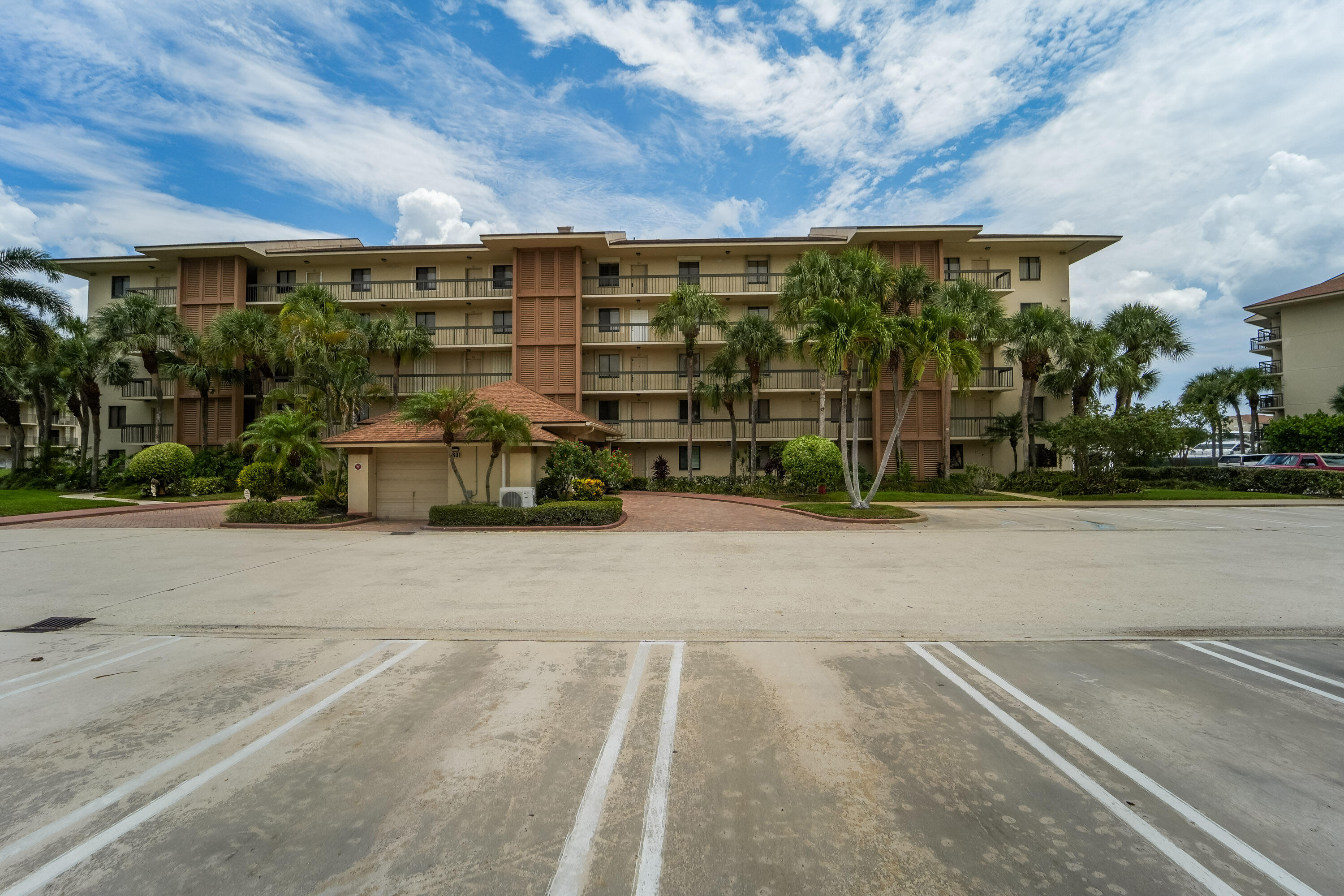 2601 MARINA ISLE Way 204 Property Photo 1