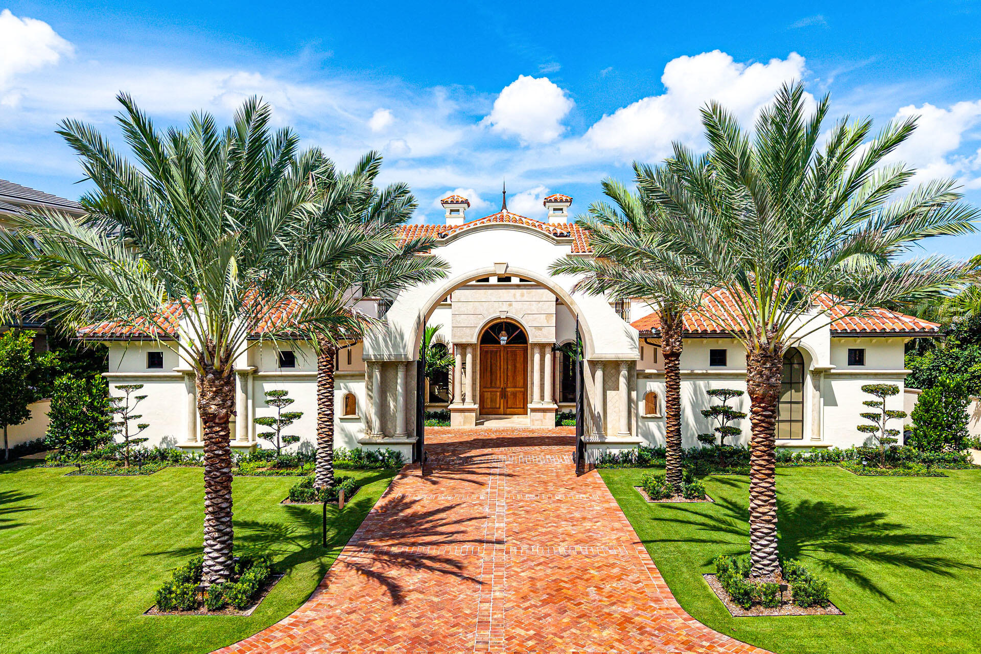 2055 Royal Palm Way Property Photo 1