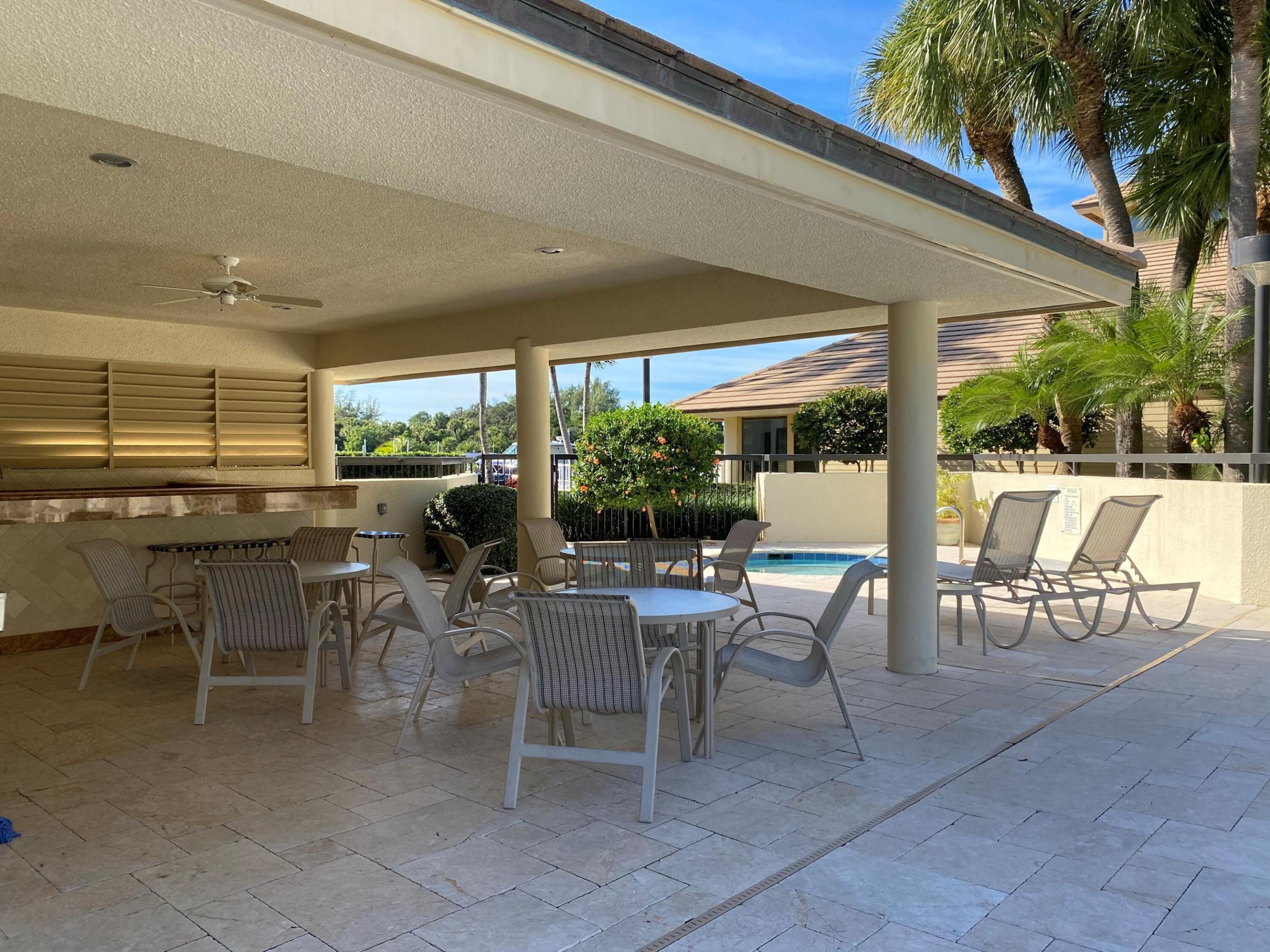 337 Oak Harbour Drive Property Photo 2
