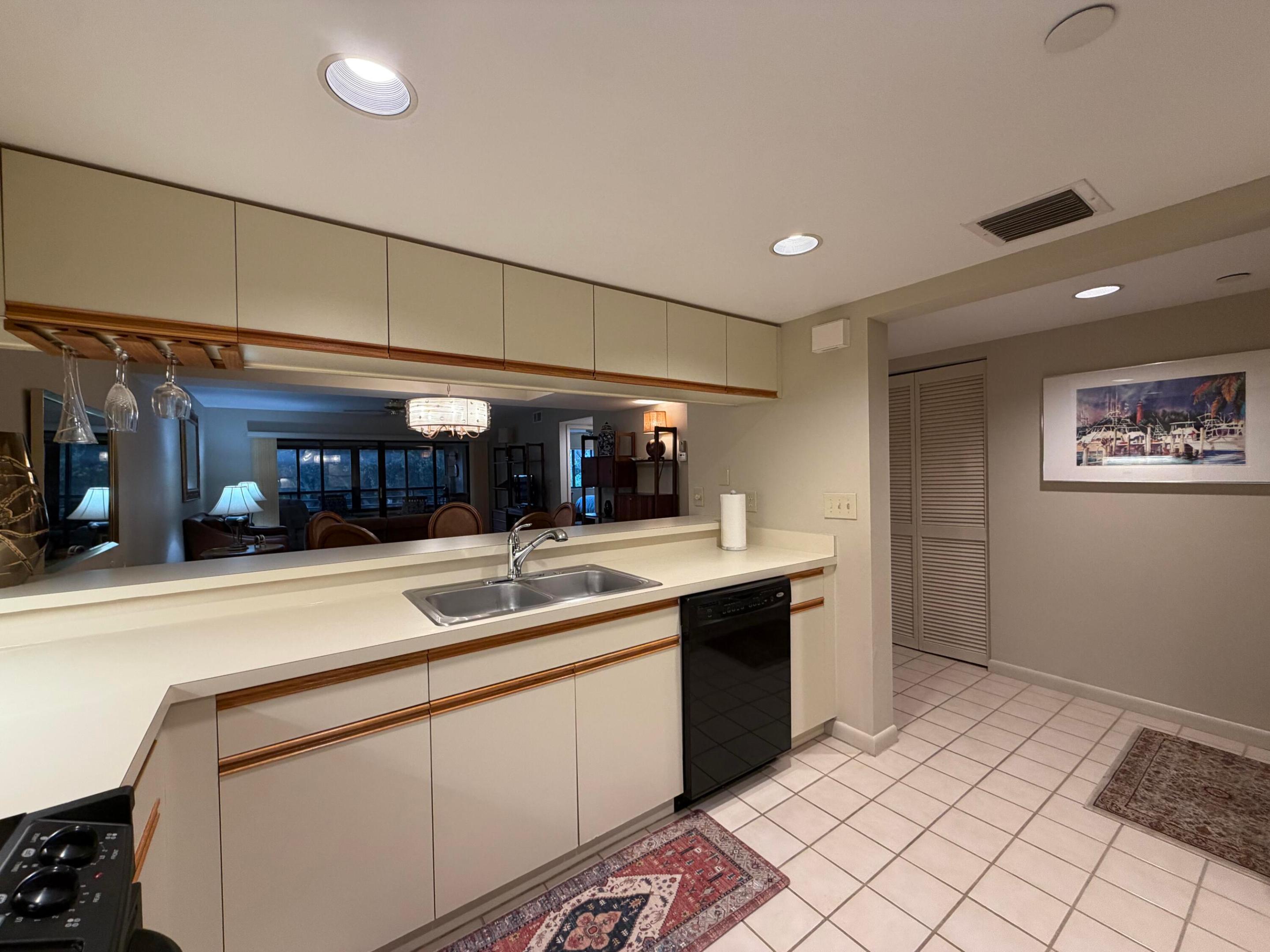337 Oak Harbour Drive Property Photo 11