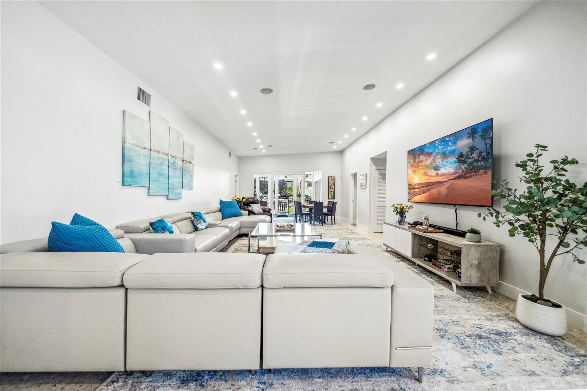 2523 Castilla Isle Property Photo 12