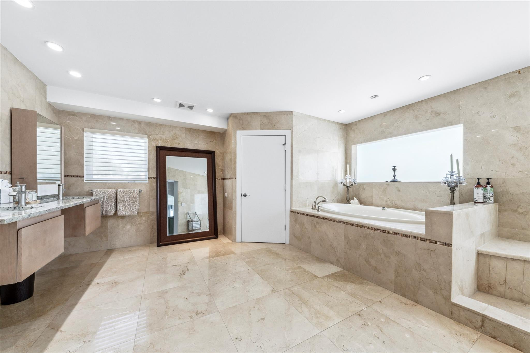 2523 Castilla Isle Property Photo 28