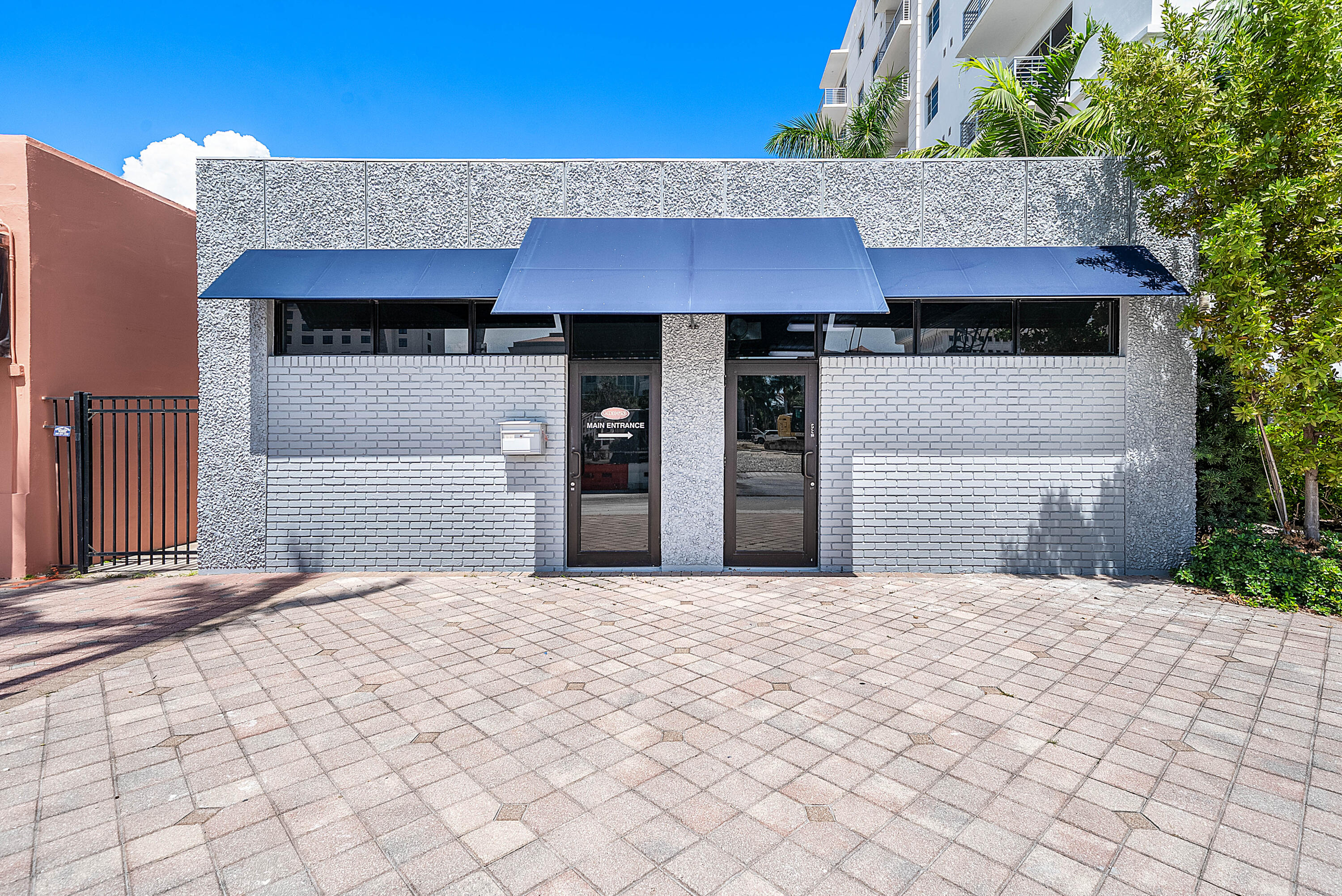127 E Boca Raton Road Property Photo 1