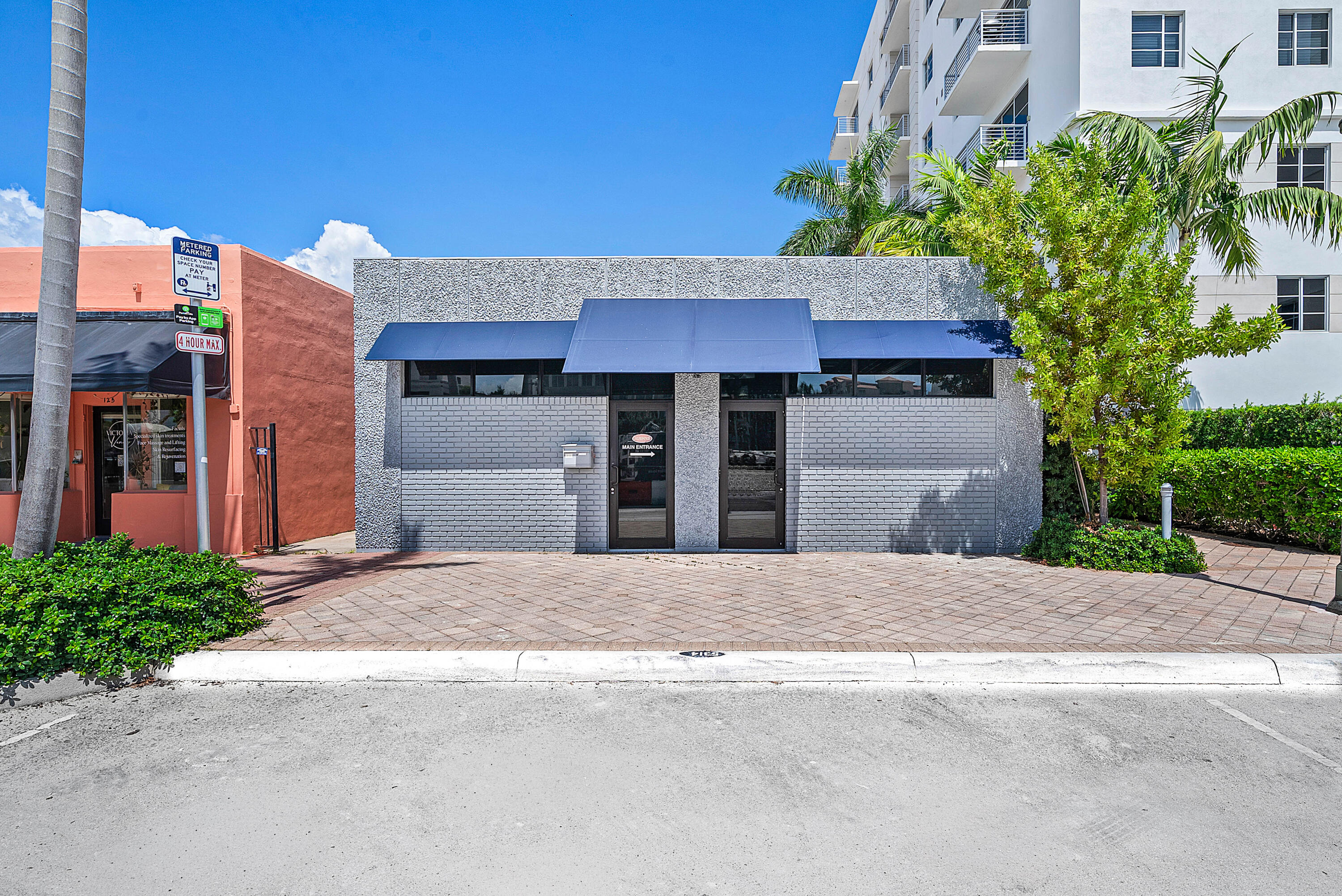 127 E Boca Raton Road Property Photo 2
