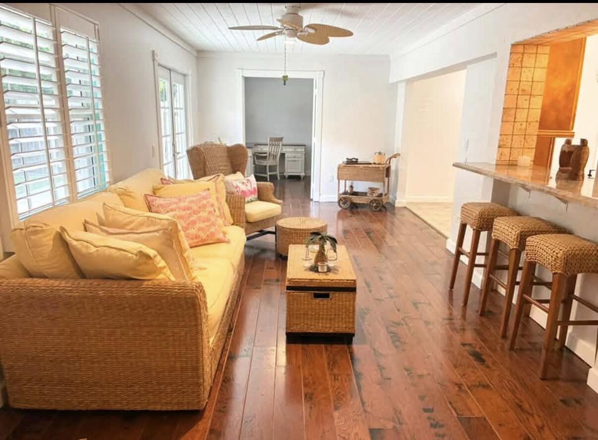 101 Timber Lane Property Photo 3