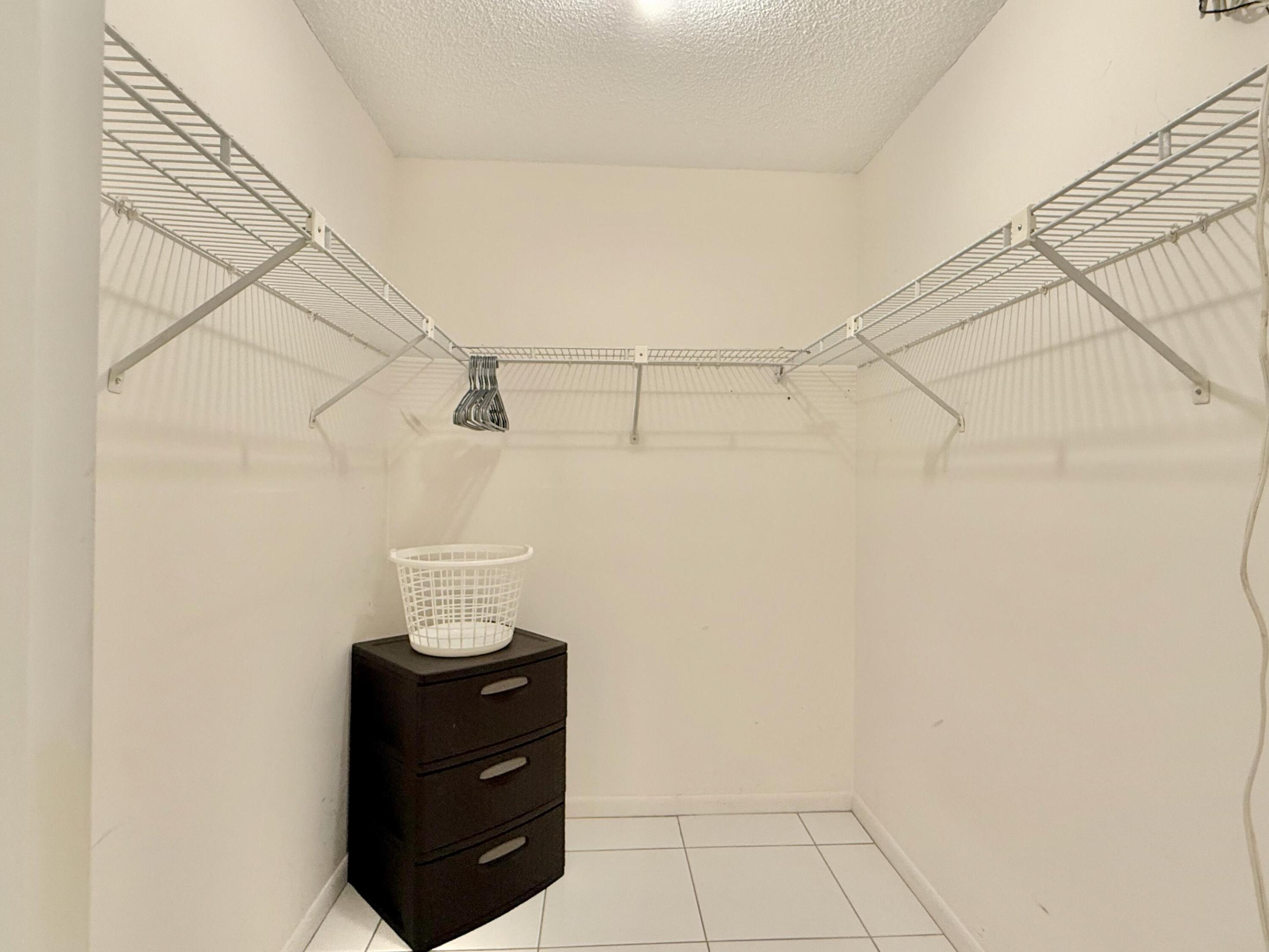 31 Stratford Lane W D Property Photo 6