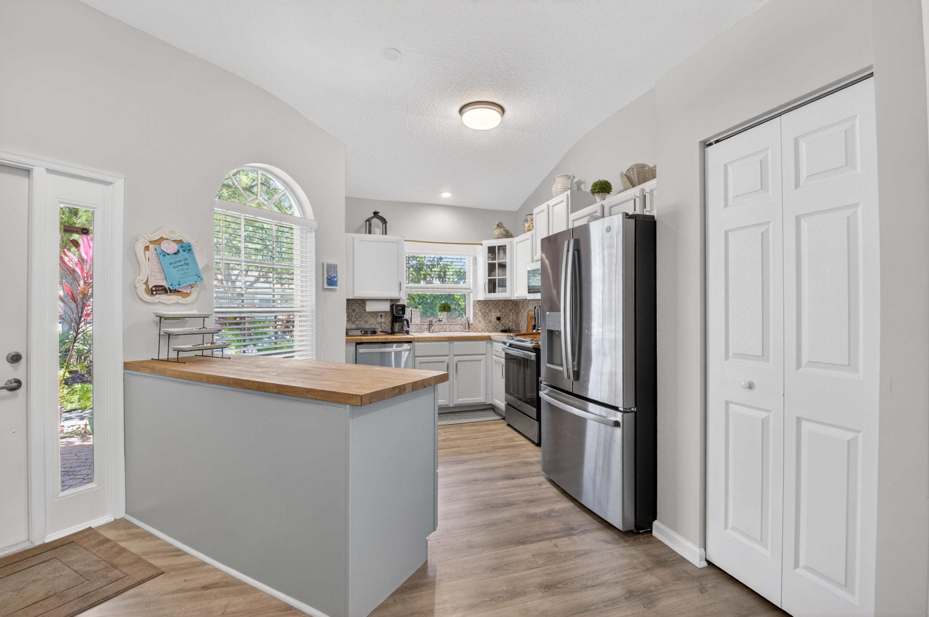 8446 Via Serena Property Photo 3