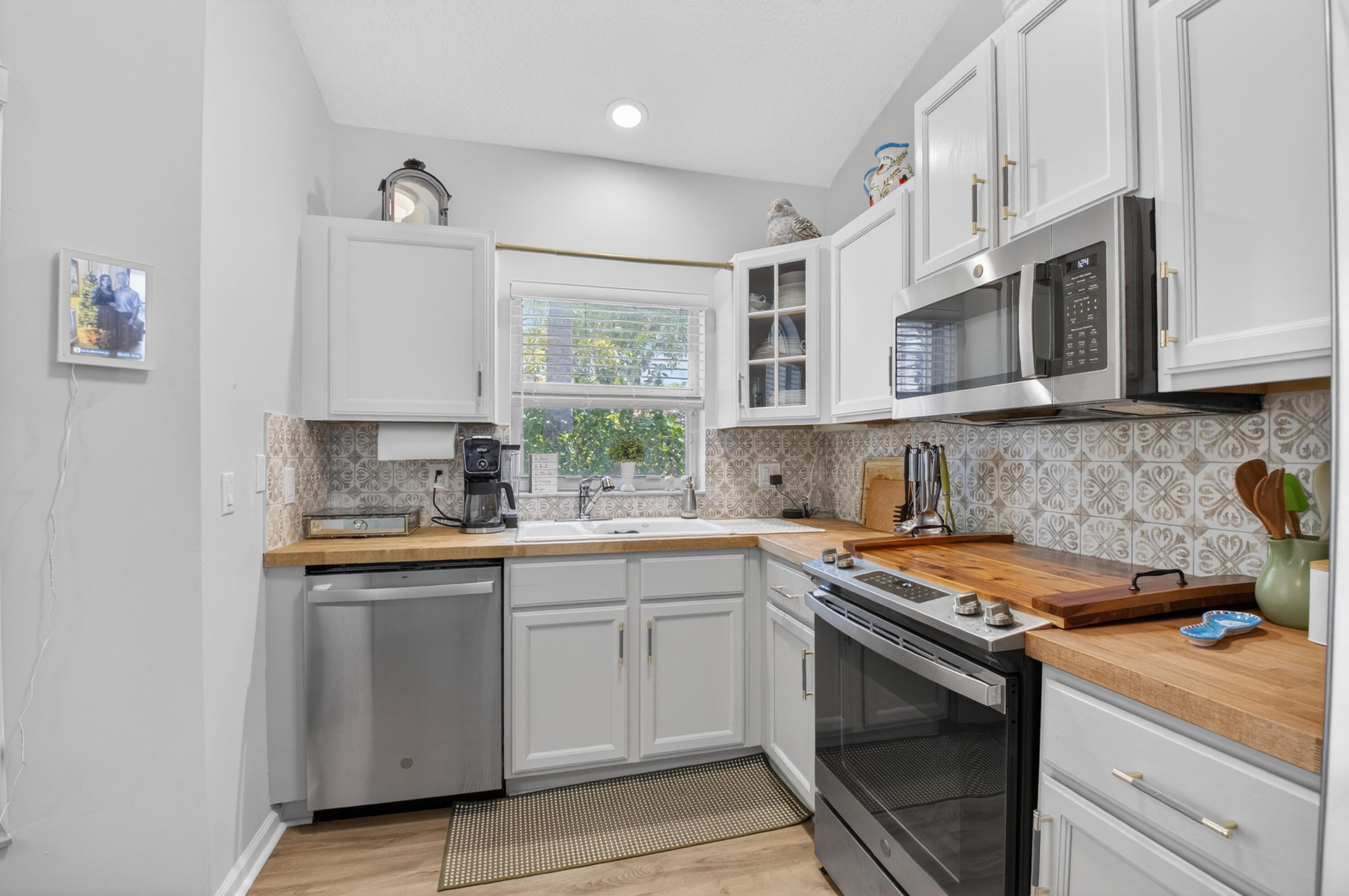 8446 Via Serena Property Photo 4