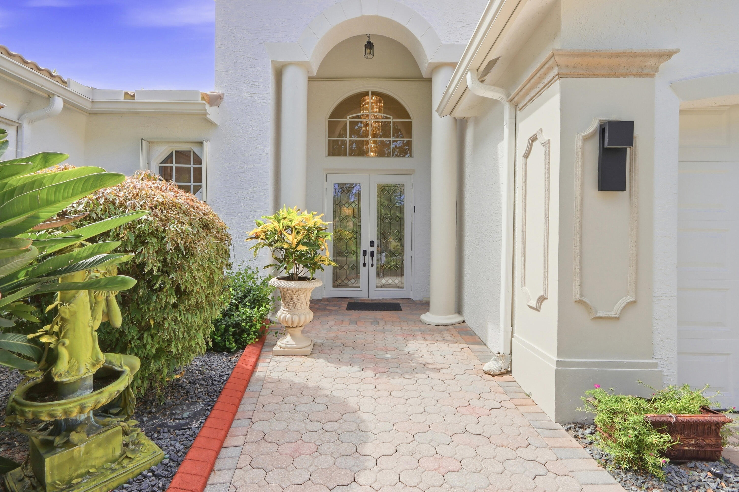 6812 Molakai Circle Property Photo 3