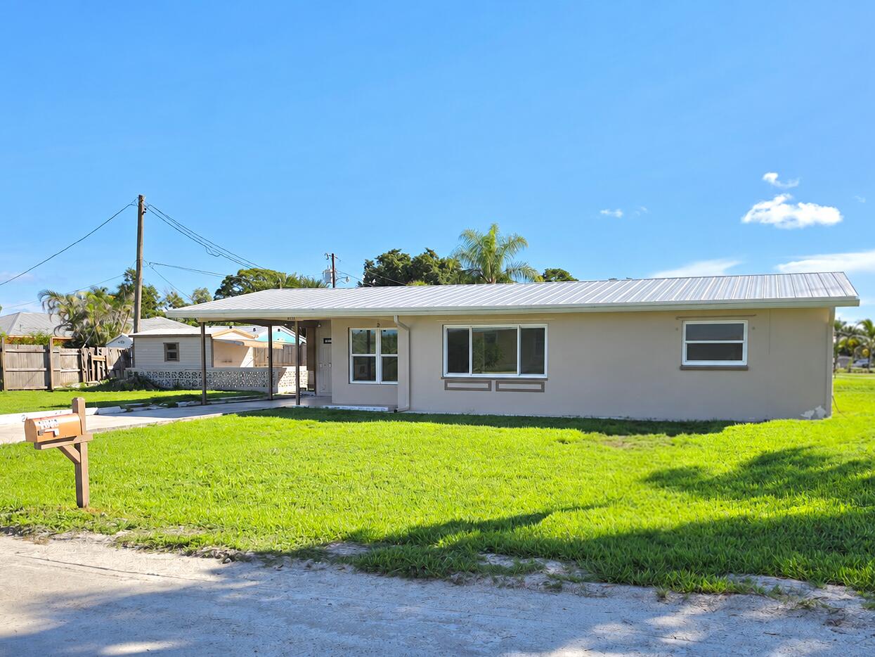 4651 Se Chatham Avenue Property Photo 1