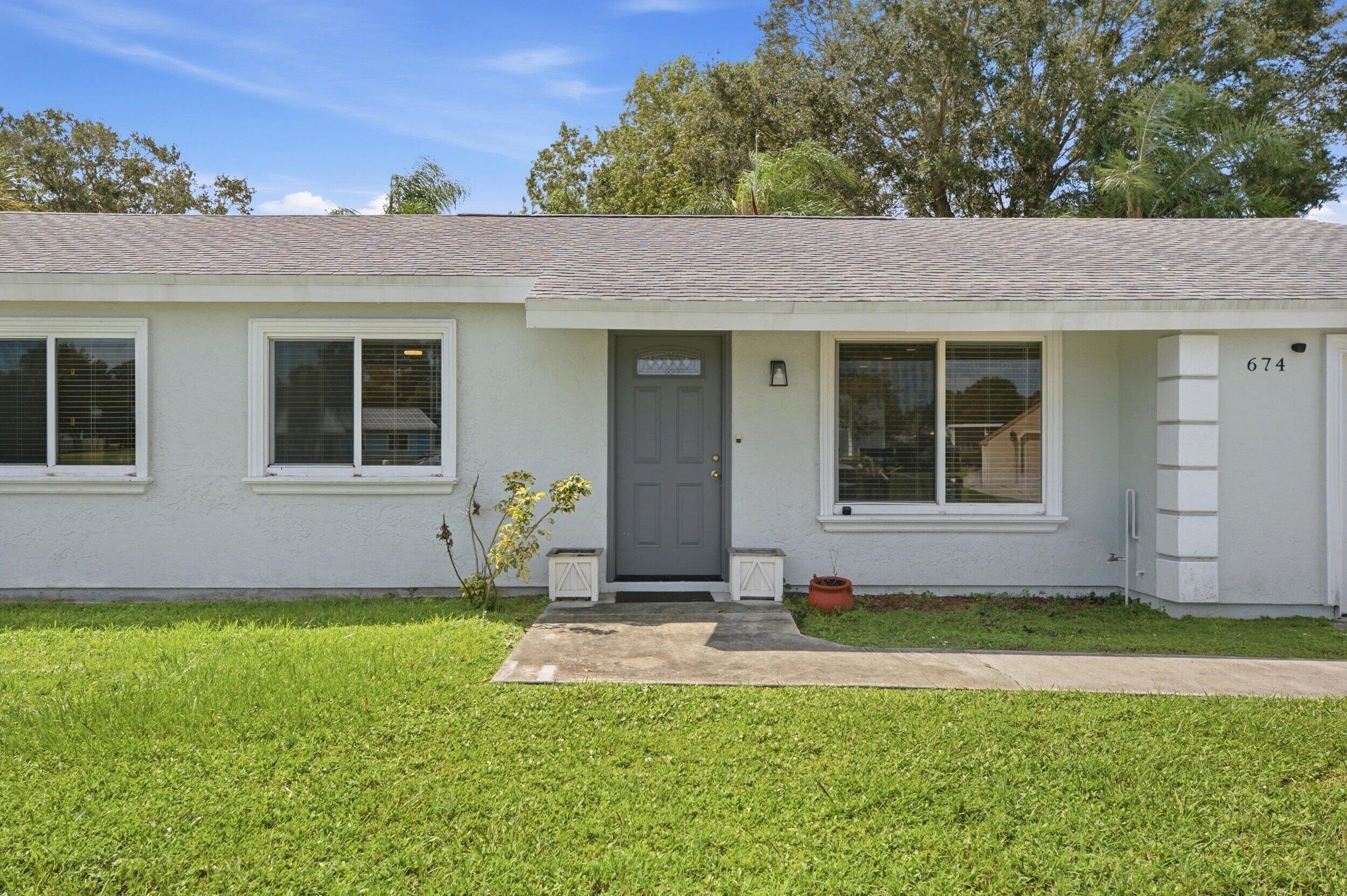 674 Sw Old Briar Avenue Property Photo 2