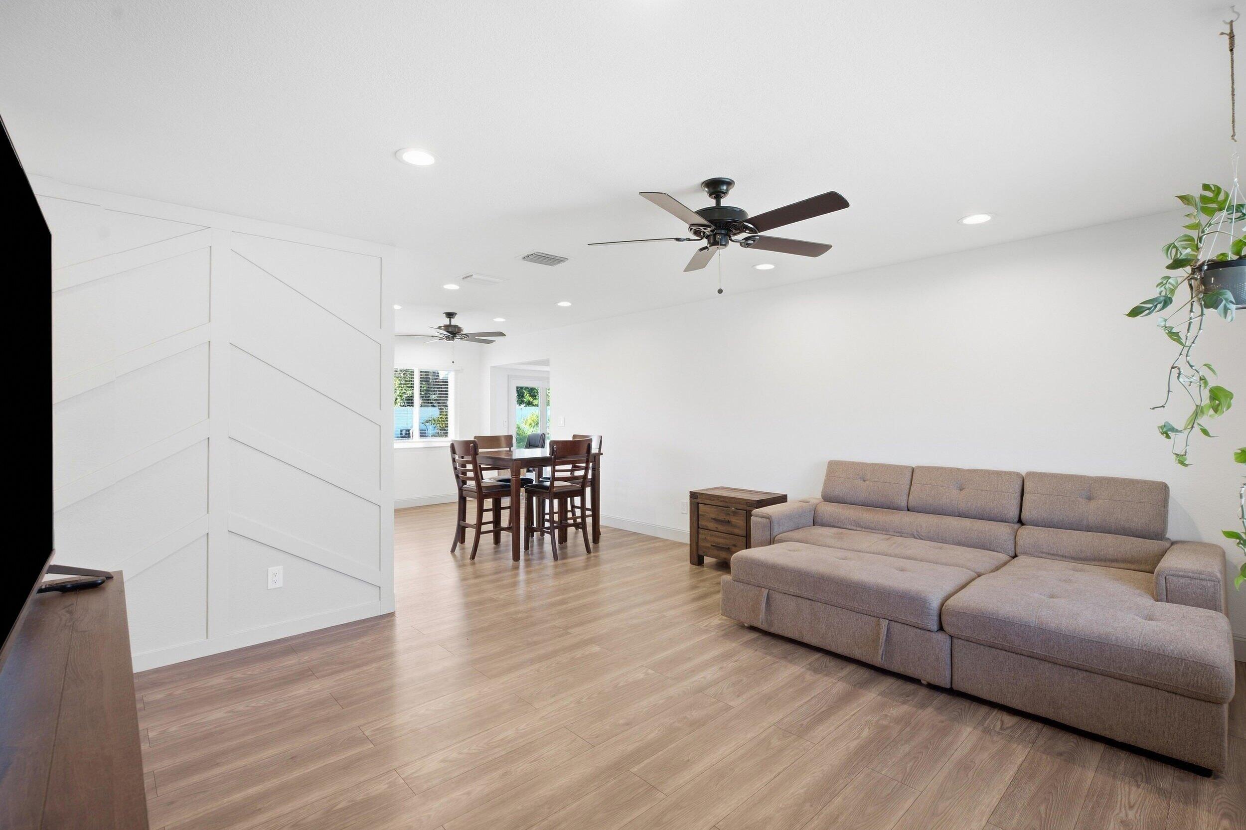 674 Sw Old Briar Avenue Property Photo 3
