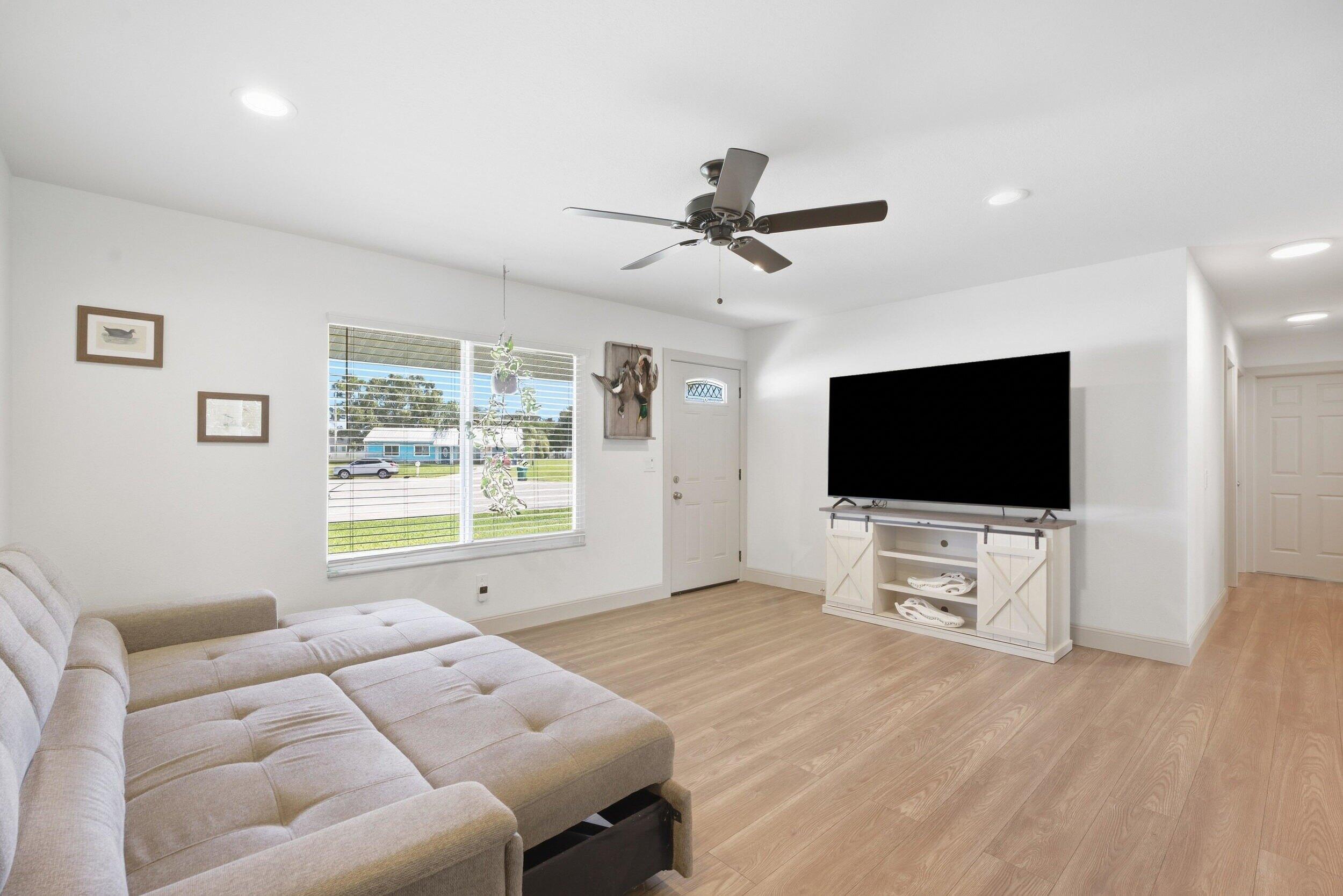 674 Sw Old Briar Avenue Property Photo 4