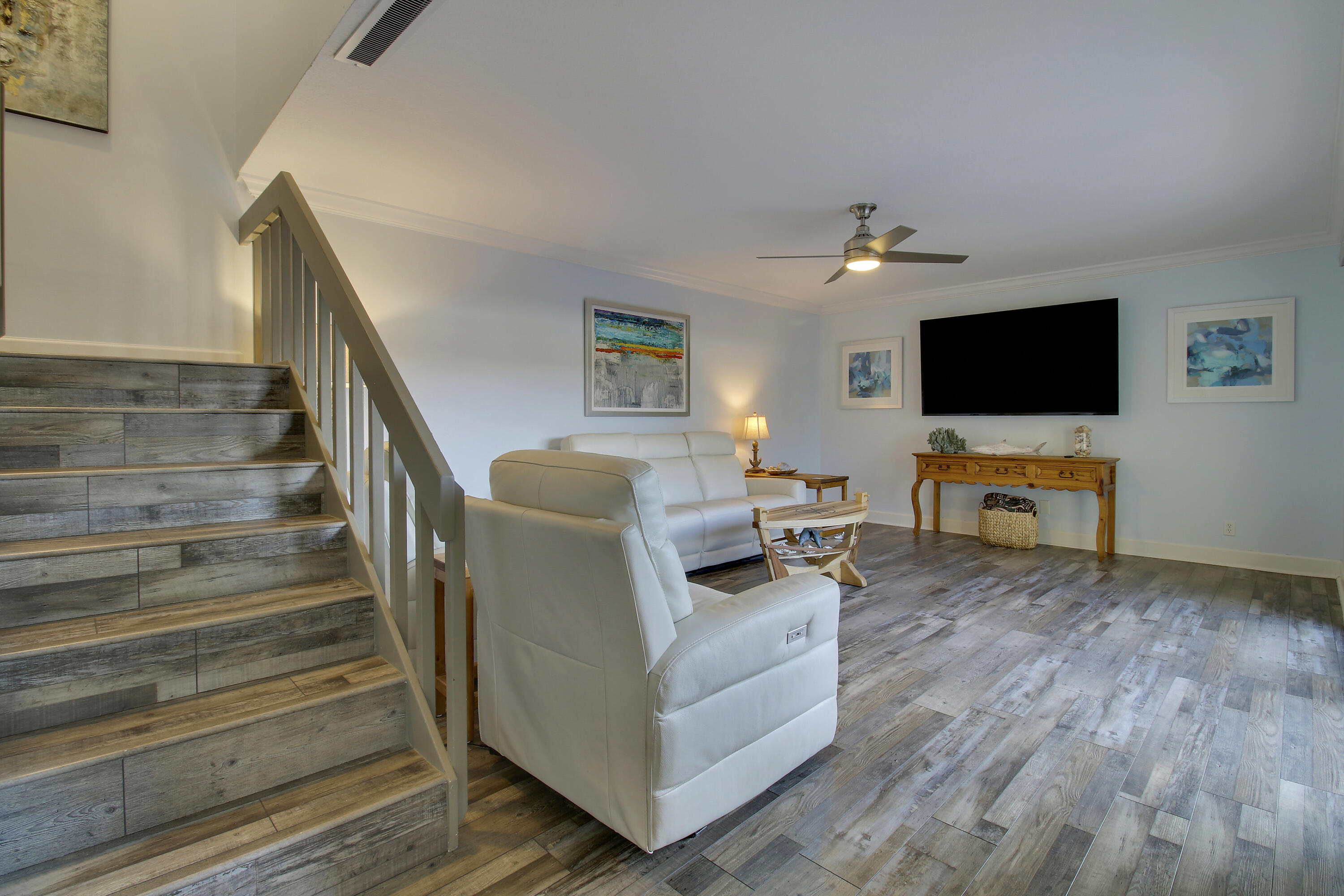 110 N Delaware Boulevard 8b Property Photo 5