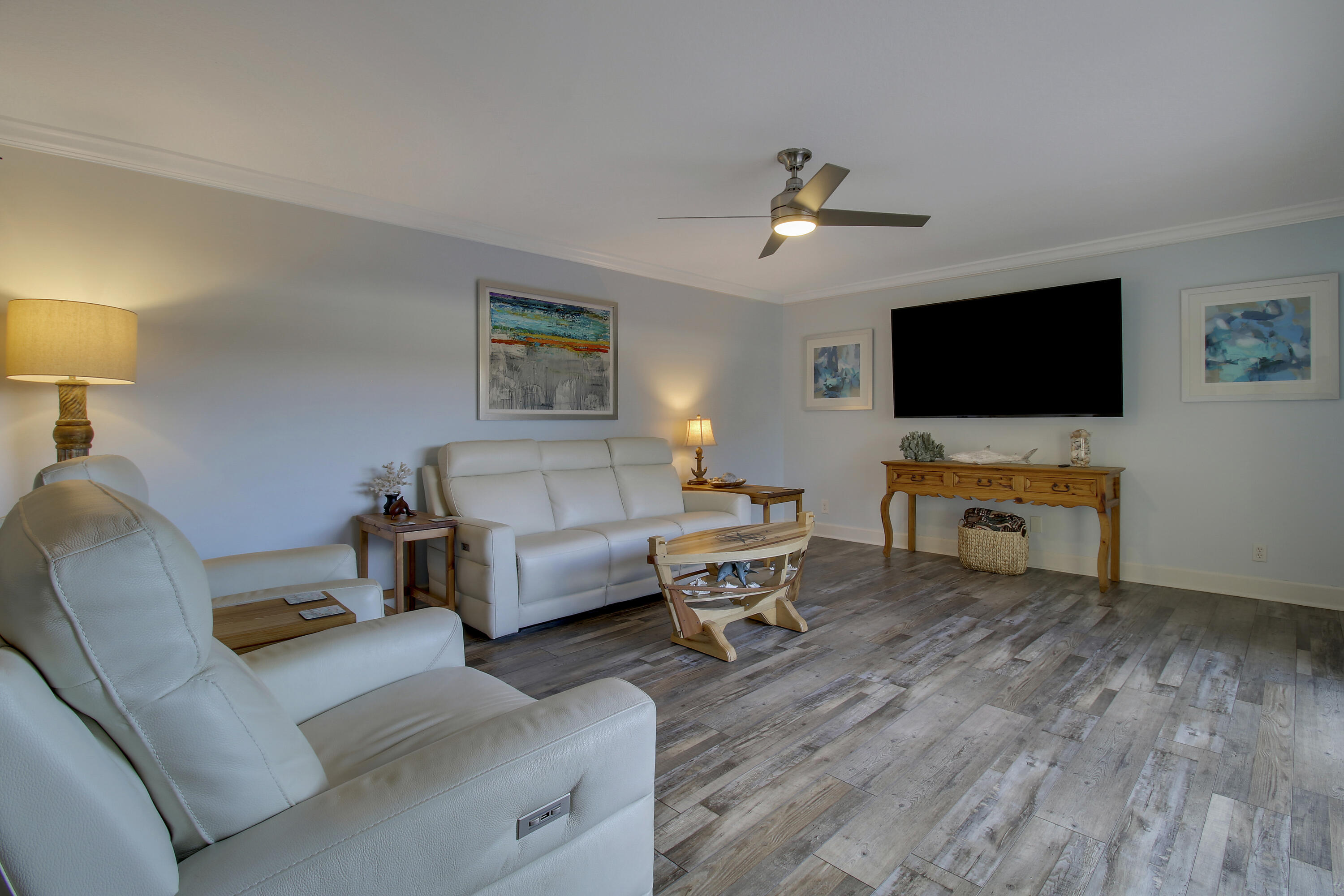 110 N Delaware Boulevard 8b Property Photo 6